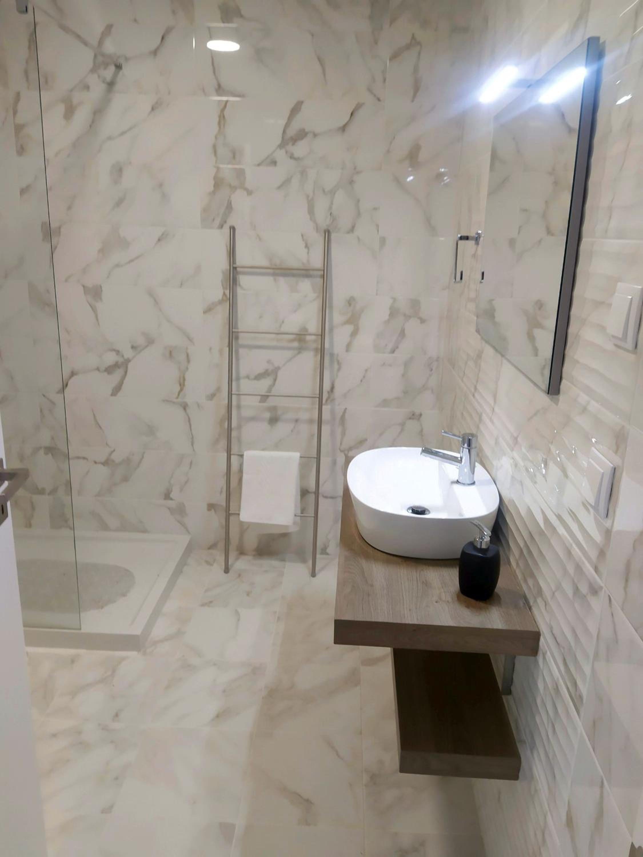 Hall 92 Quartos com WC em moradia com piscina A-das-Lebres Loures, 사진 39