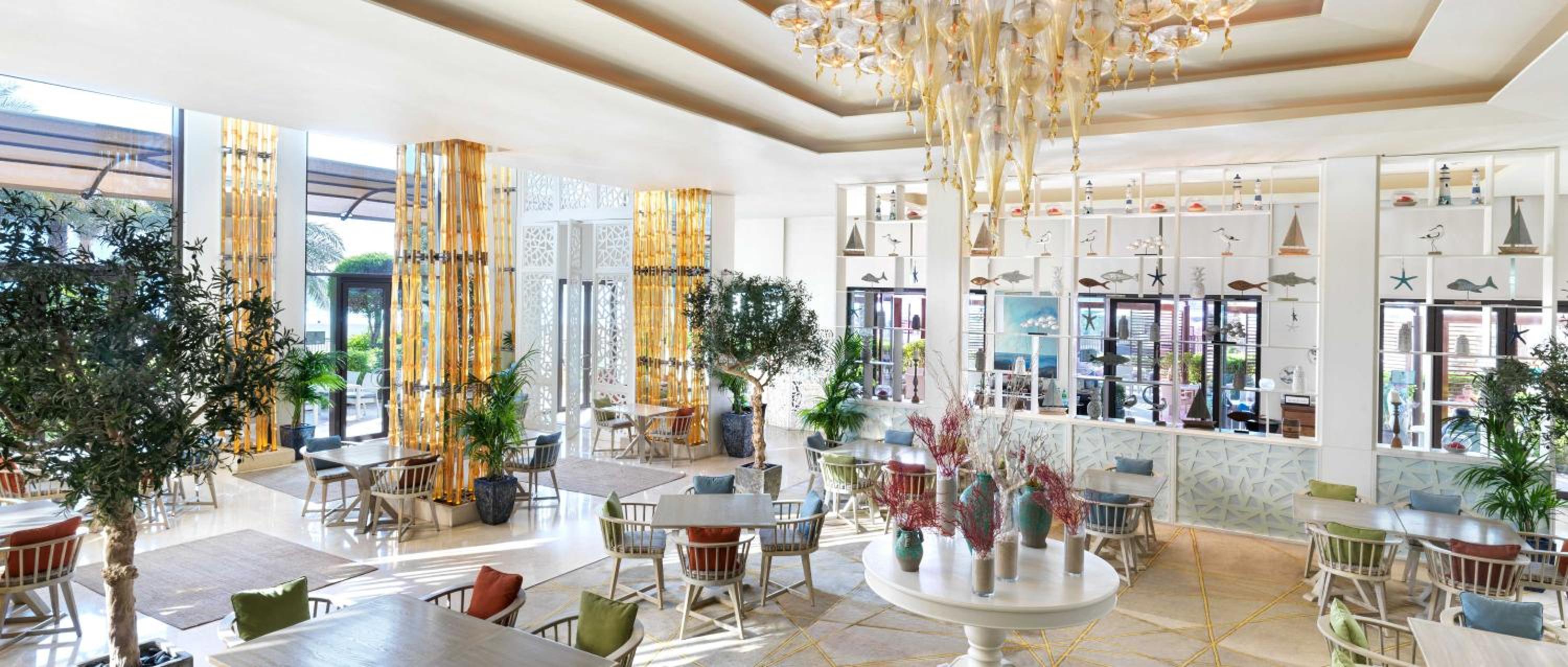 Fairmont Apartments The Palm, Free access to hotel beach and pools