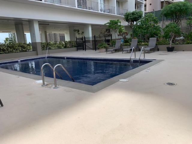 Your Little Piece of Paradise Pool, BBQ & Wifi at Inn on the Park 613 view 5