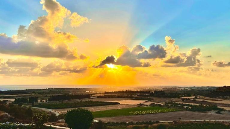 ARODAFNI HOUSE. Unique views and amazing sunsets.