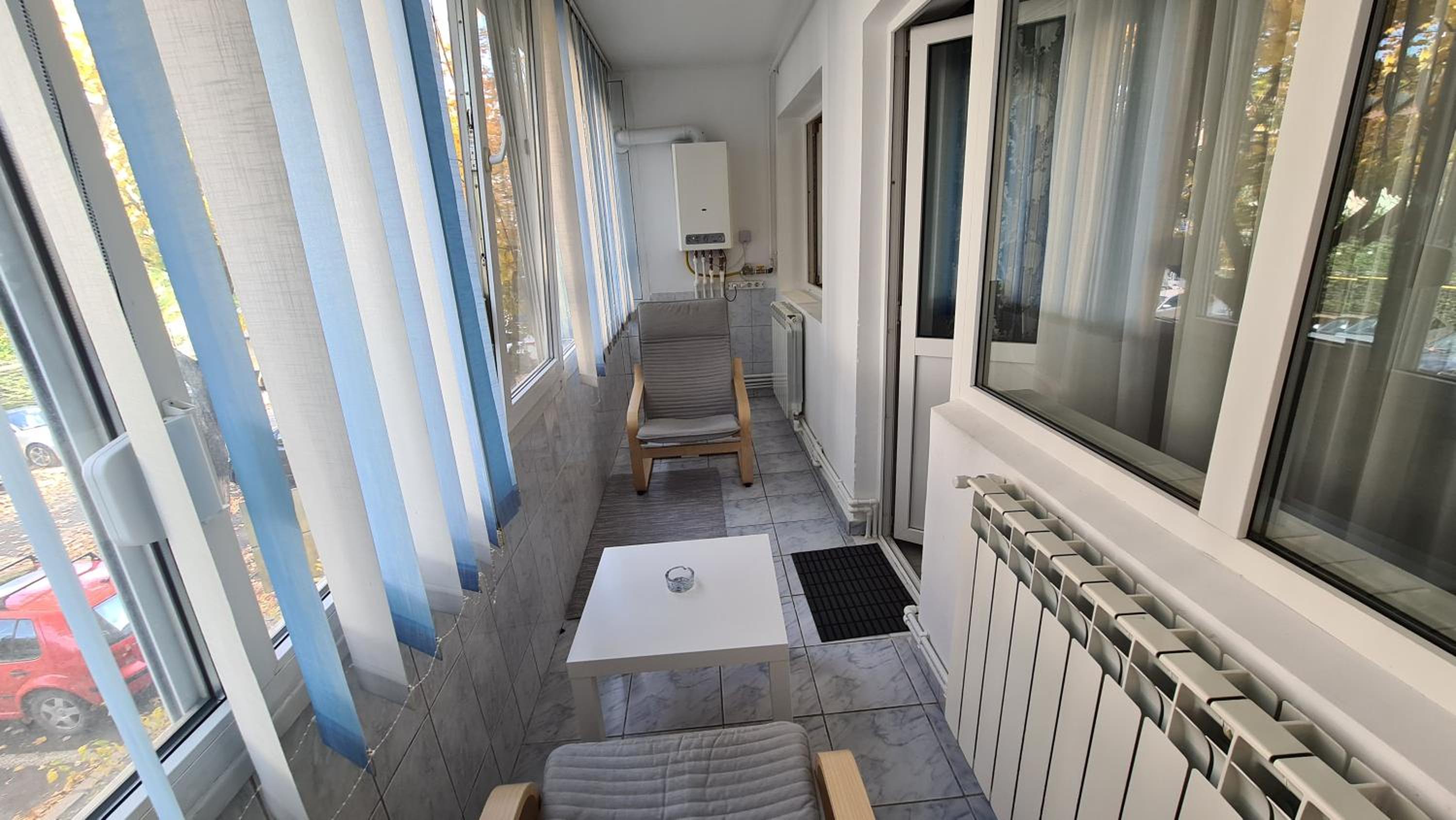 White Glamour - main view