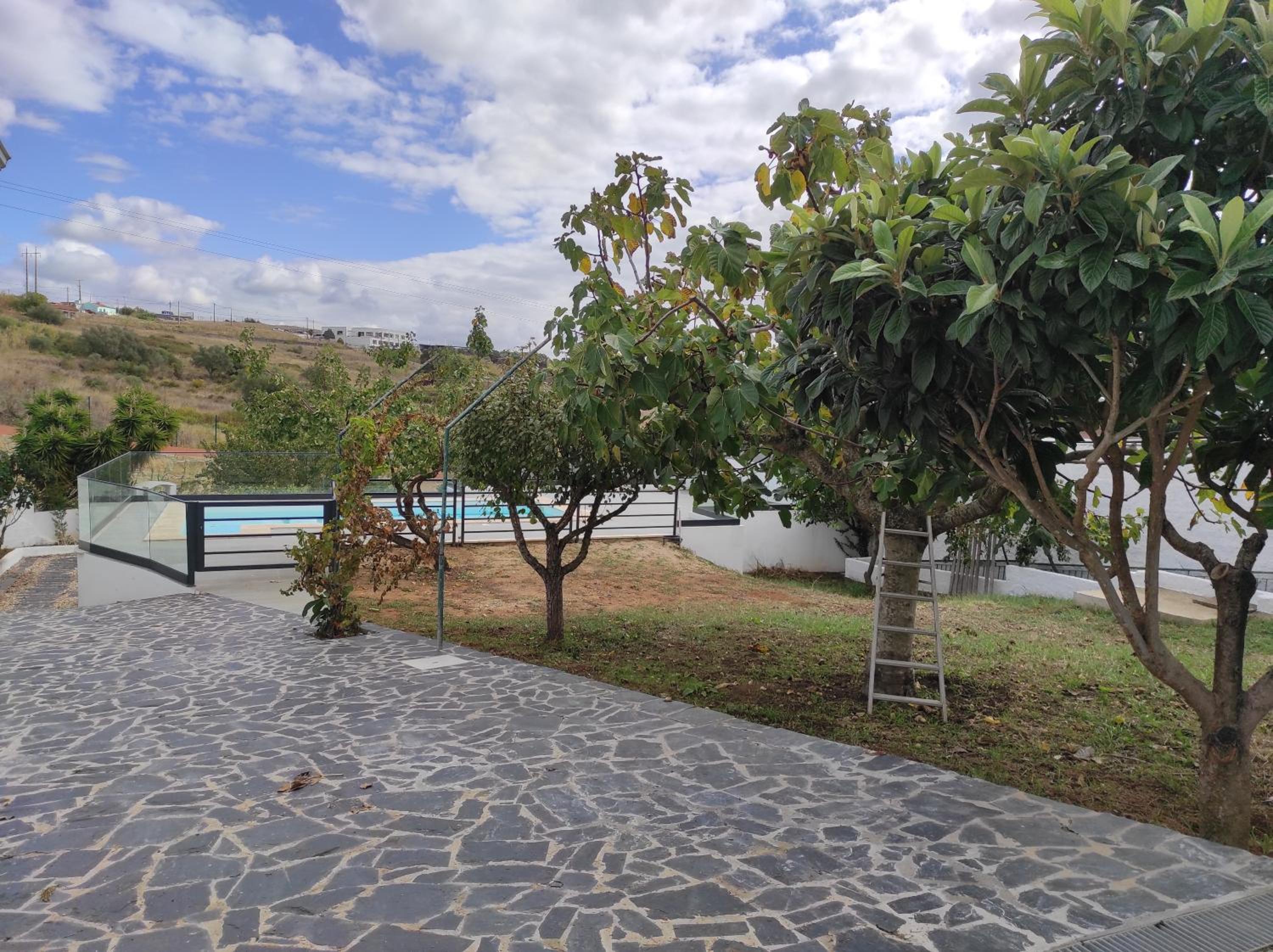 Hall 92 Quartos com WC em moradia com piscina A-das-Lebres Loures, 사진 57