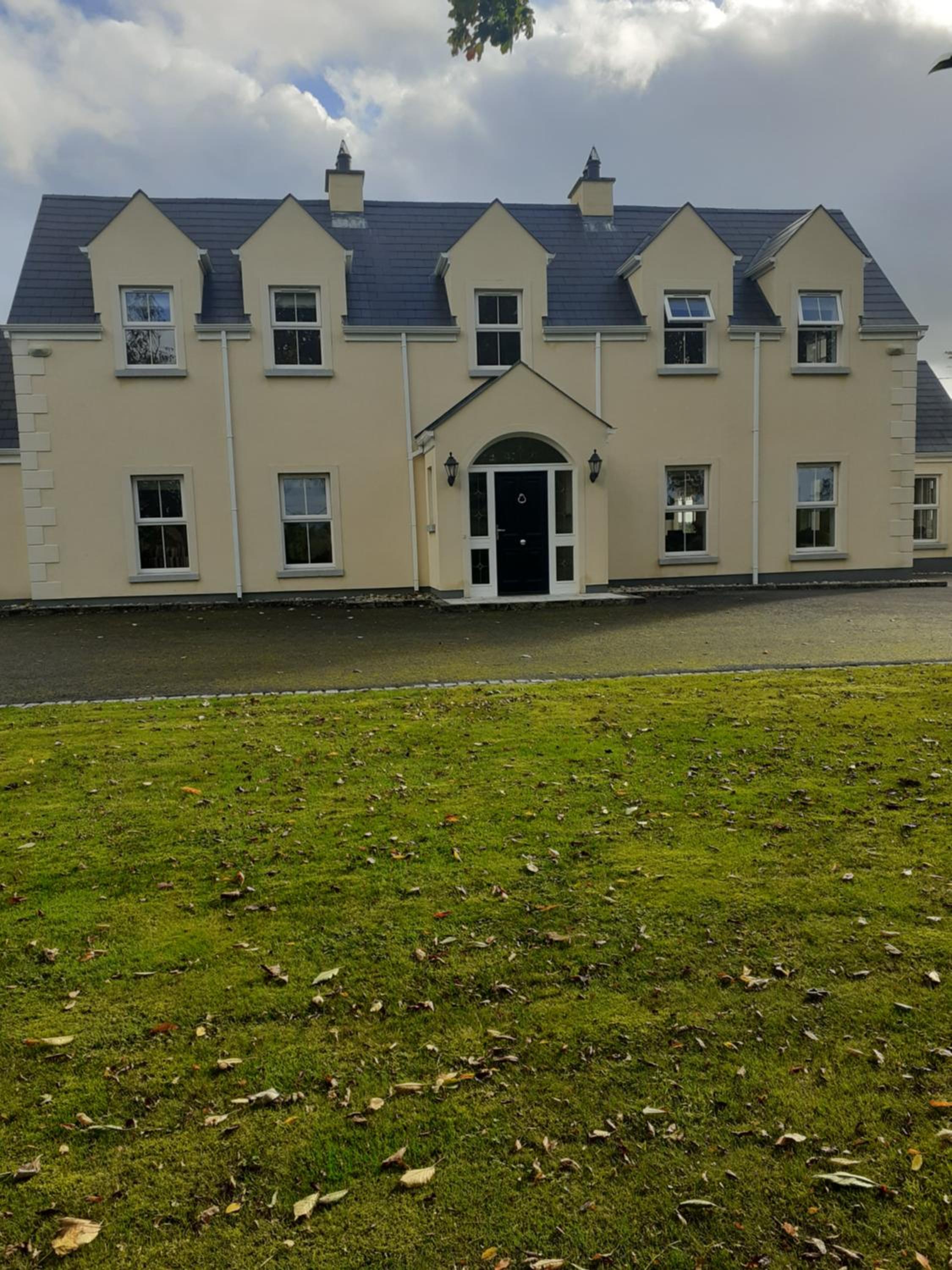 Magnificent House Bed No2 Double Room view 5