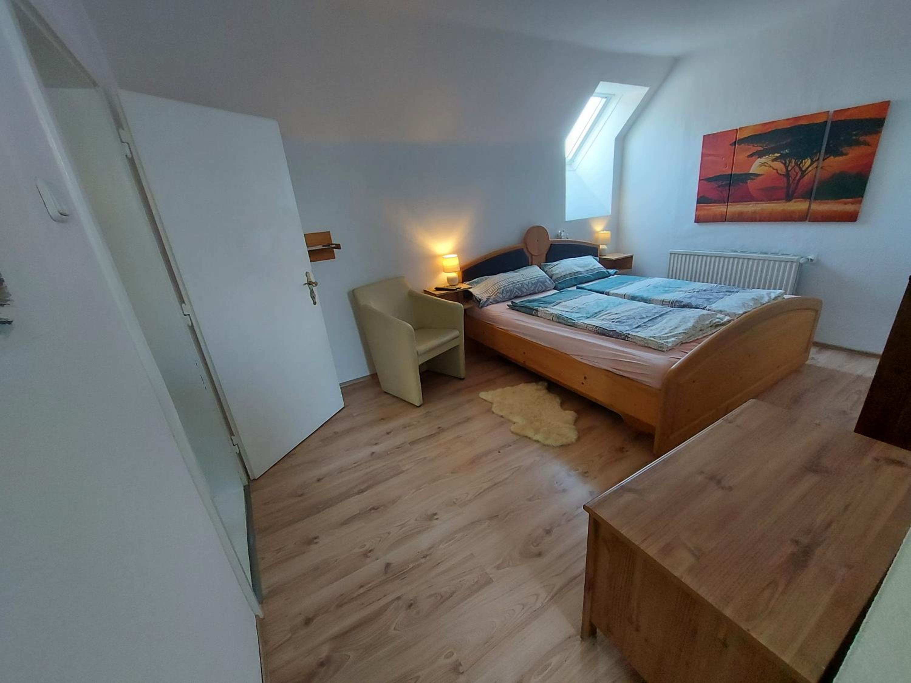 HAUS SONBERG mit Garten, Pool, Fasssauna, semi detached house with garden
