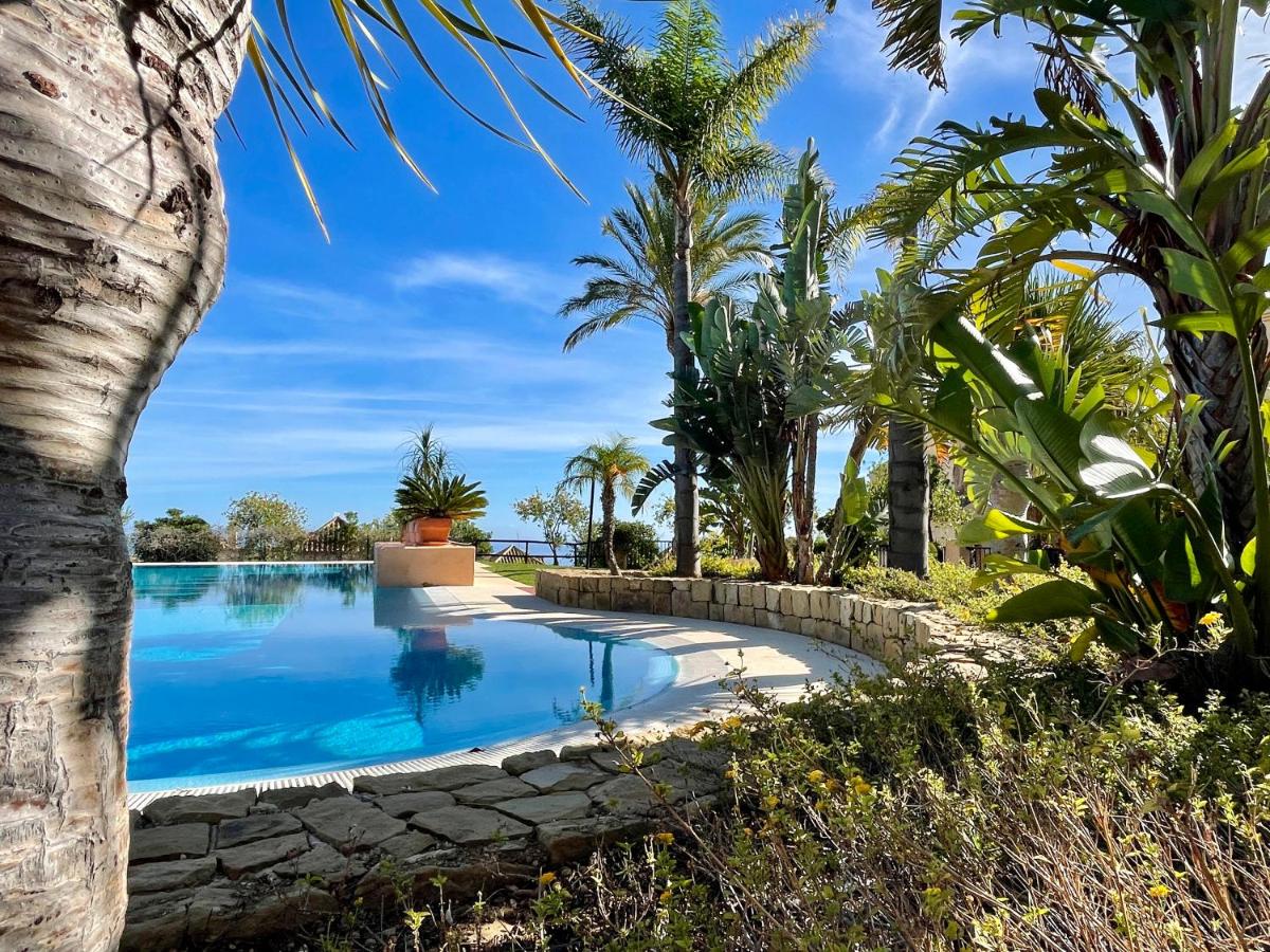 Bayview, Benalmádena - Luxurious home with views, garden, community pool and a padel court view 4