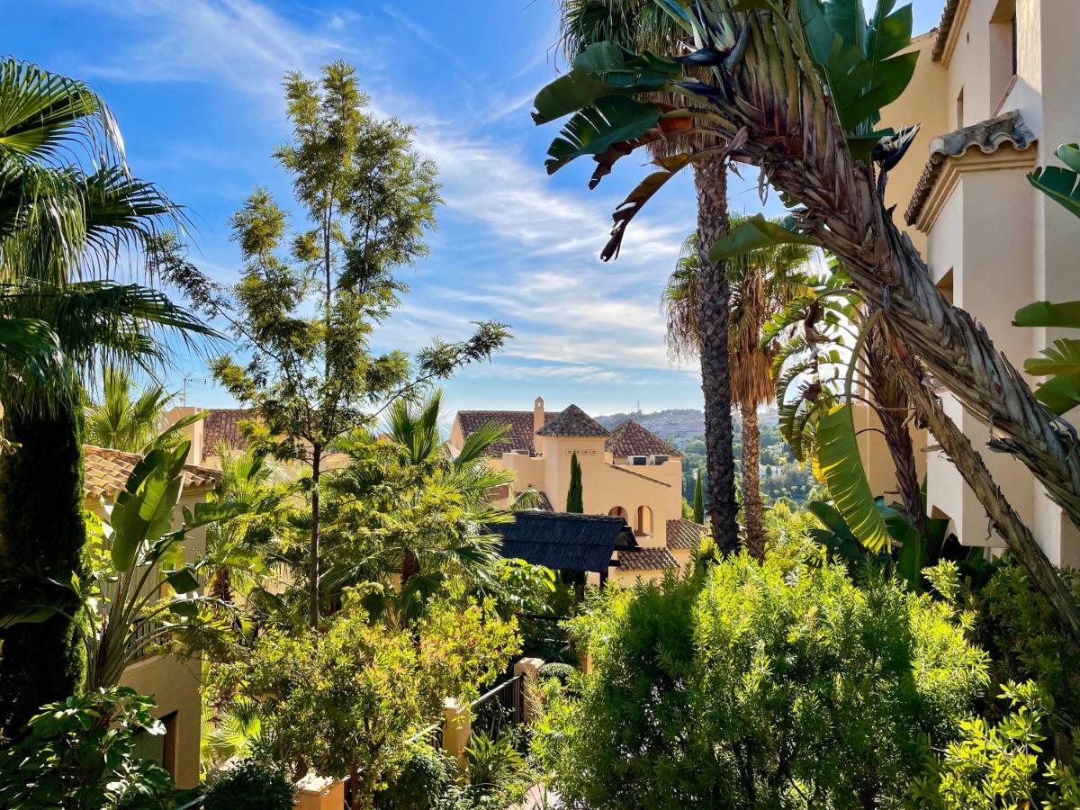 Bayview, Benalmádena - Luxurious home with views, garden, community pool and a padel court view 5