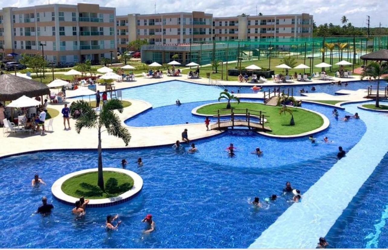Muro Alto Condomínio Clube - main view