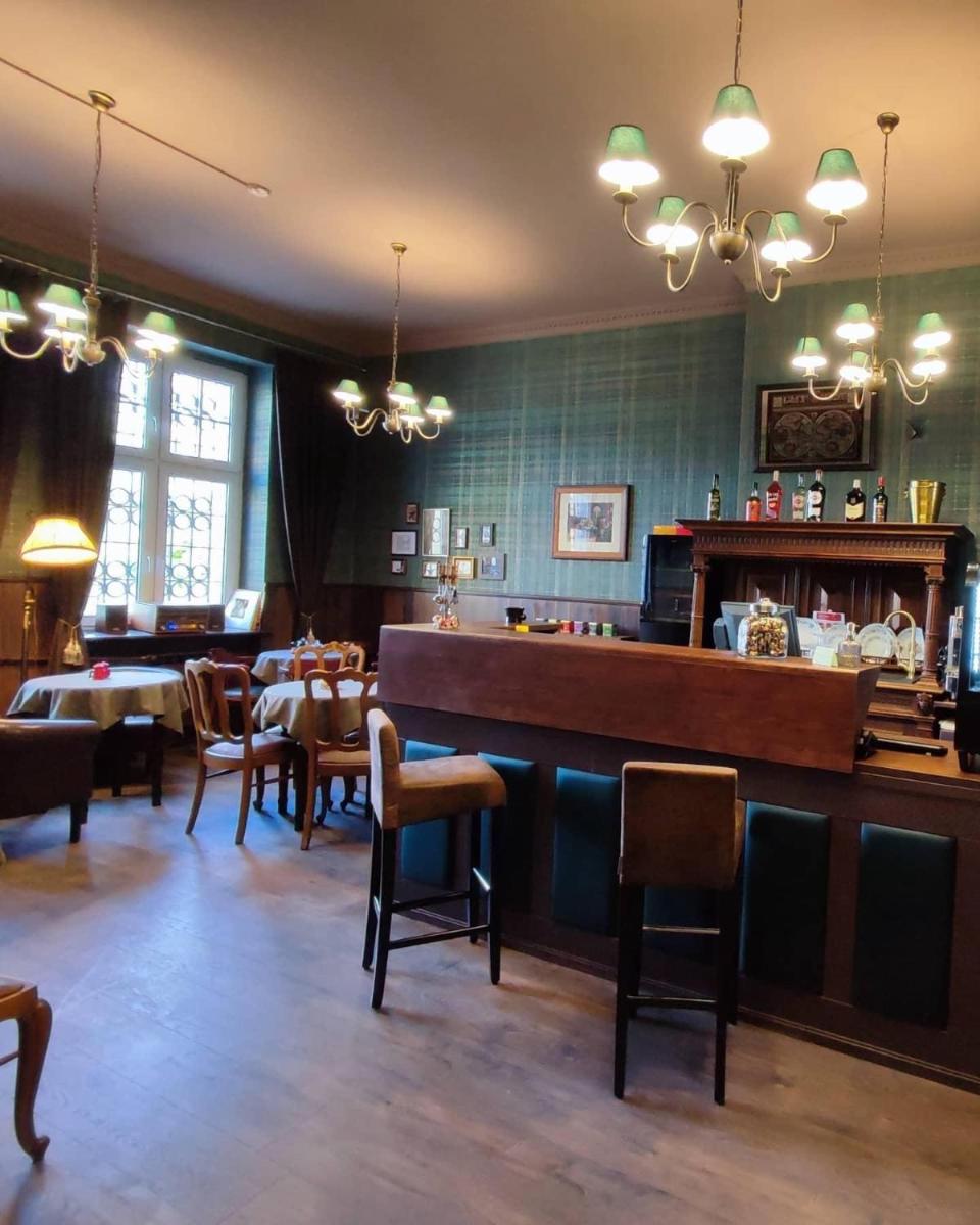 restaurant
