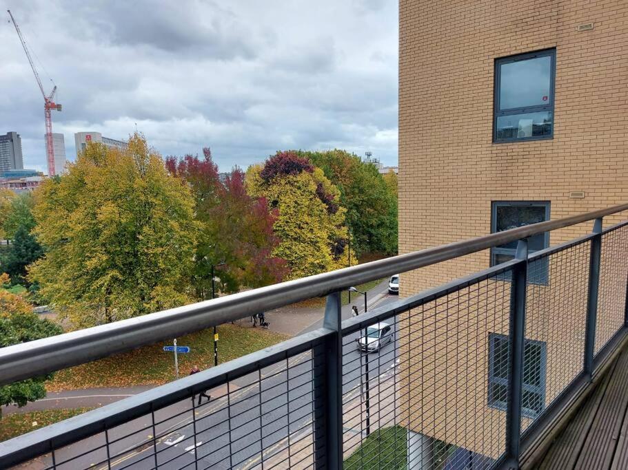 Large 2 Bed, 2 Bath, Free Parking & WiFi view 4