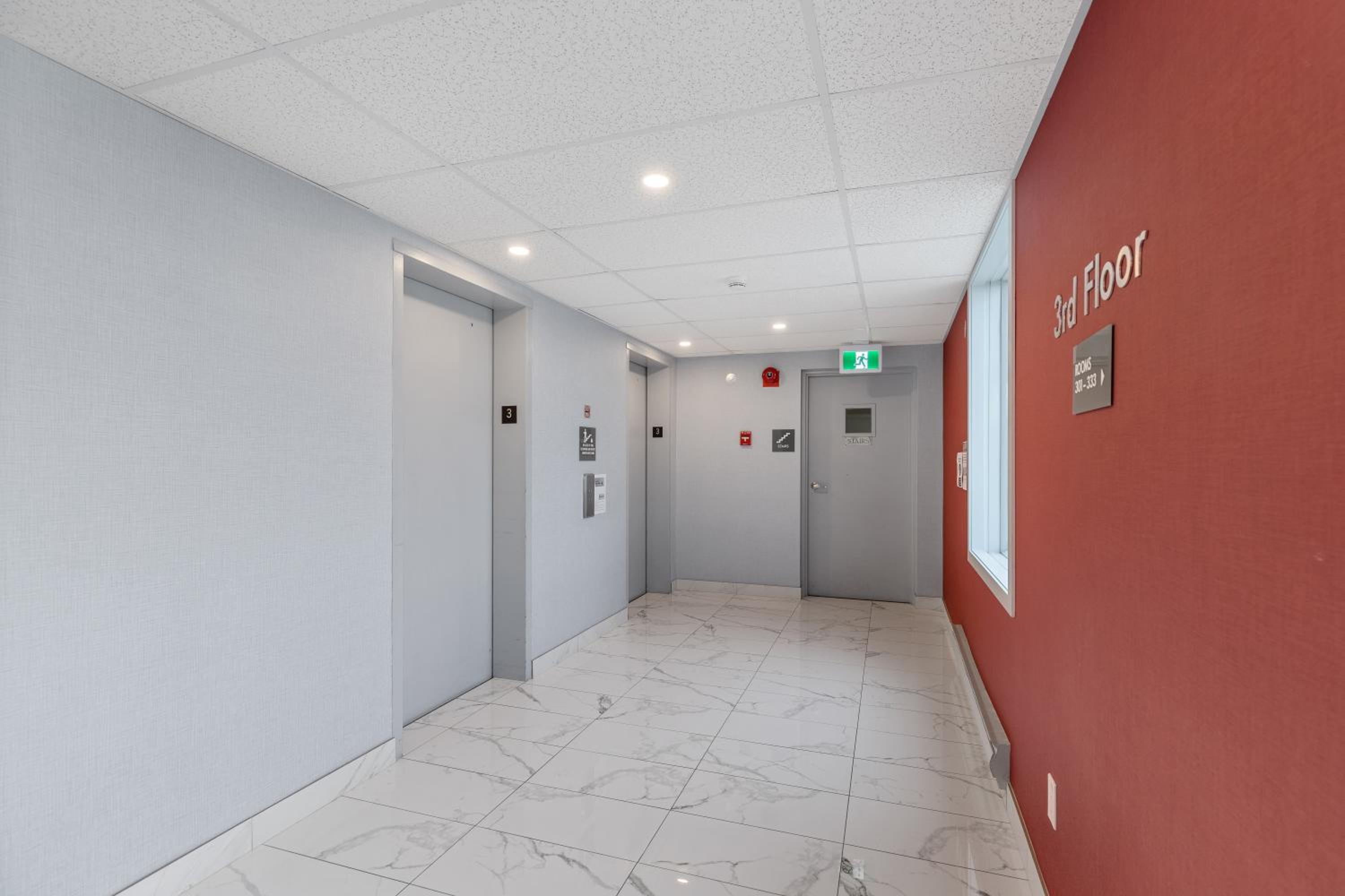 Emerald Hotel & Suites Calgary Airport
