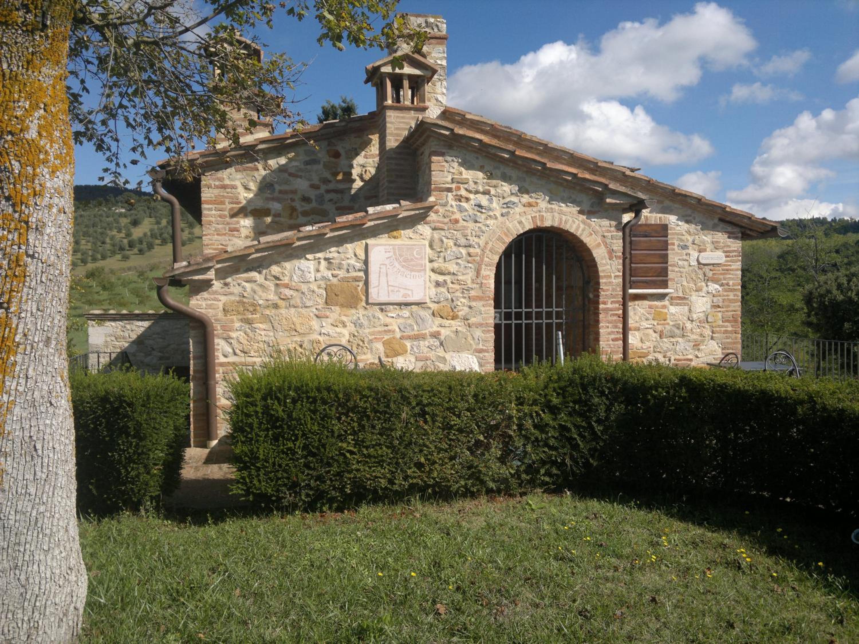 Charming Holiday Home with swimming pool, Siena Tuscany, wi-fi, pets allowed view 3