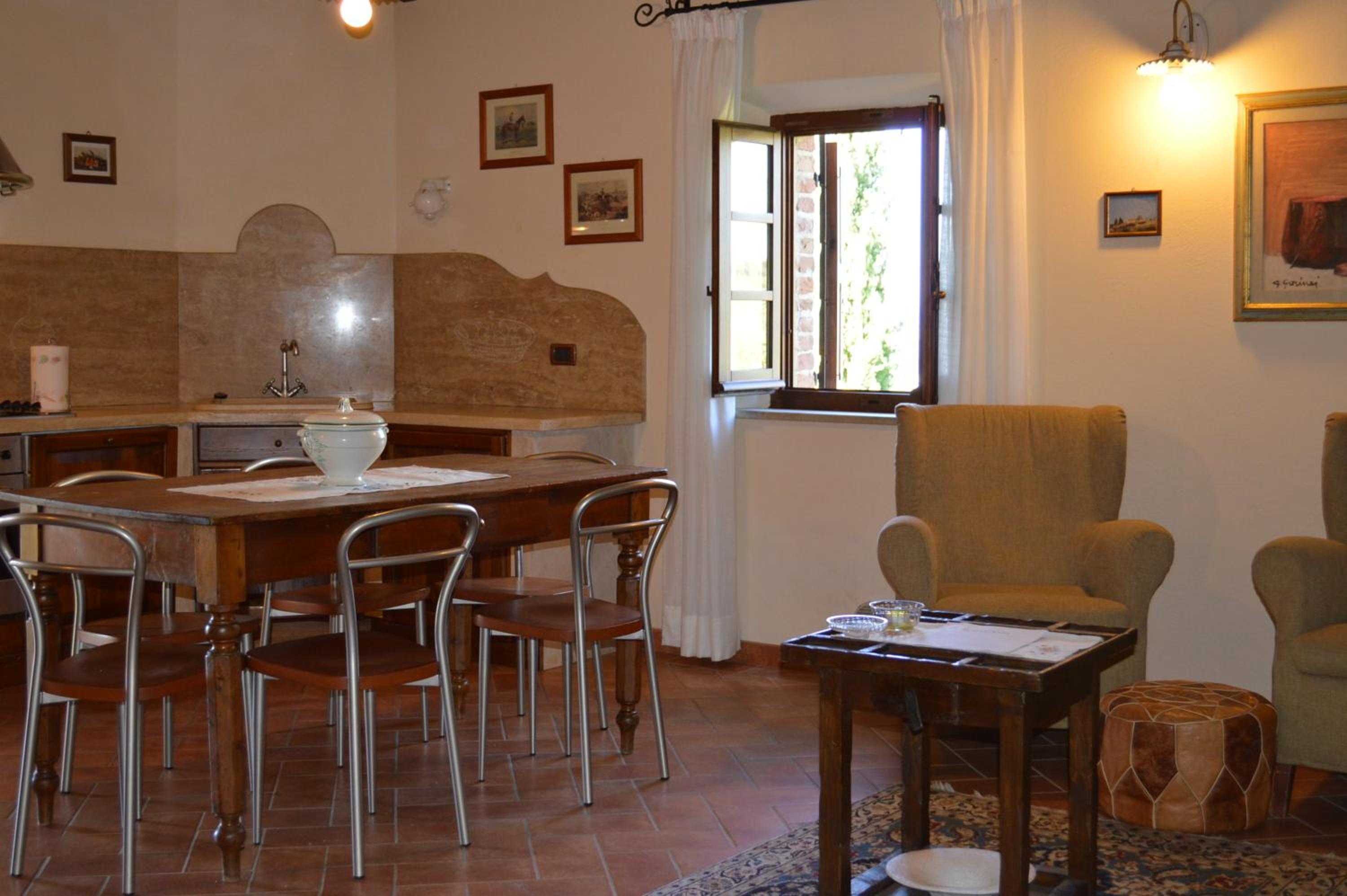 Charming Holiday Home with swimming pool, Siena Tuscany, wi-fi, pets allowed view 4