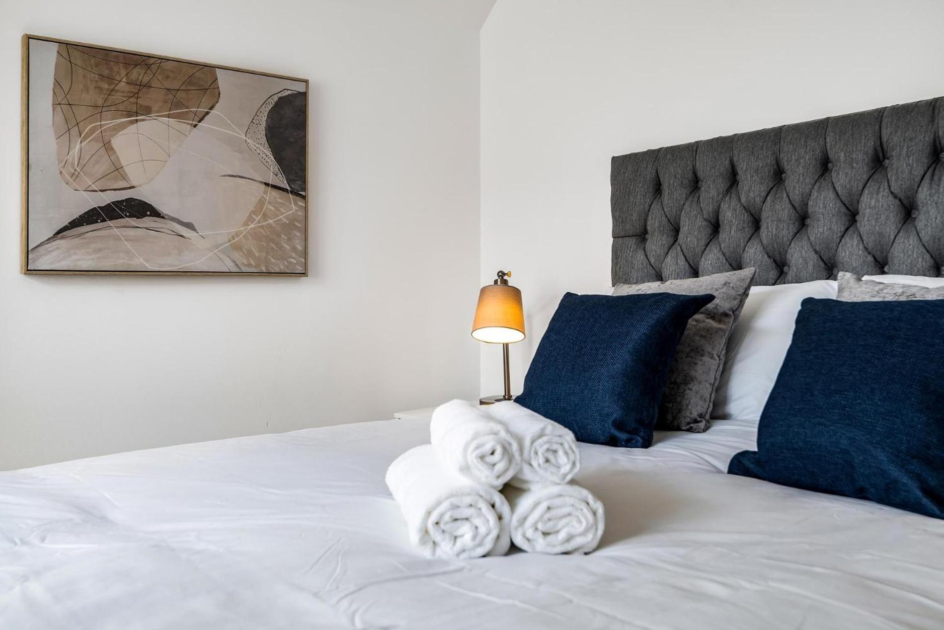 NEW Stunning & Stylish 2BD Flat Paignton Devon view 5