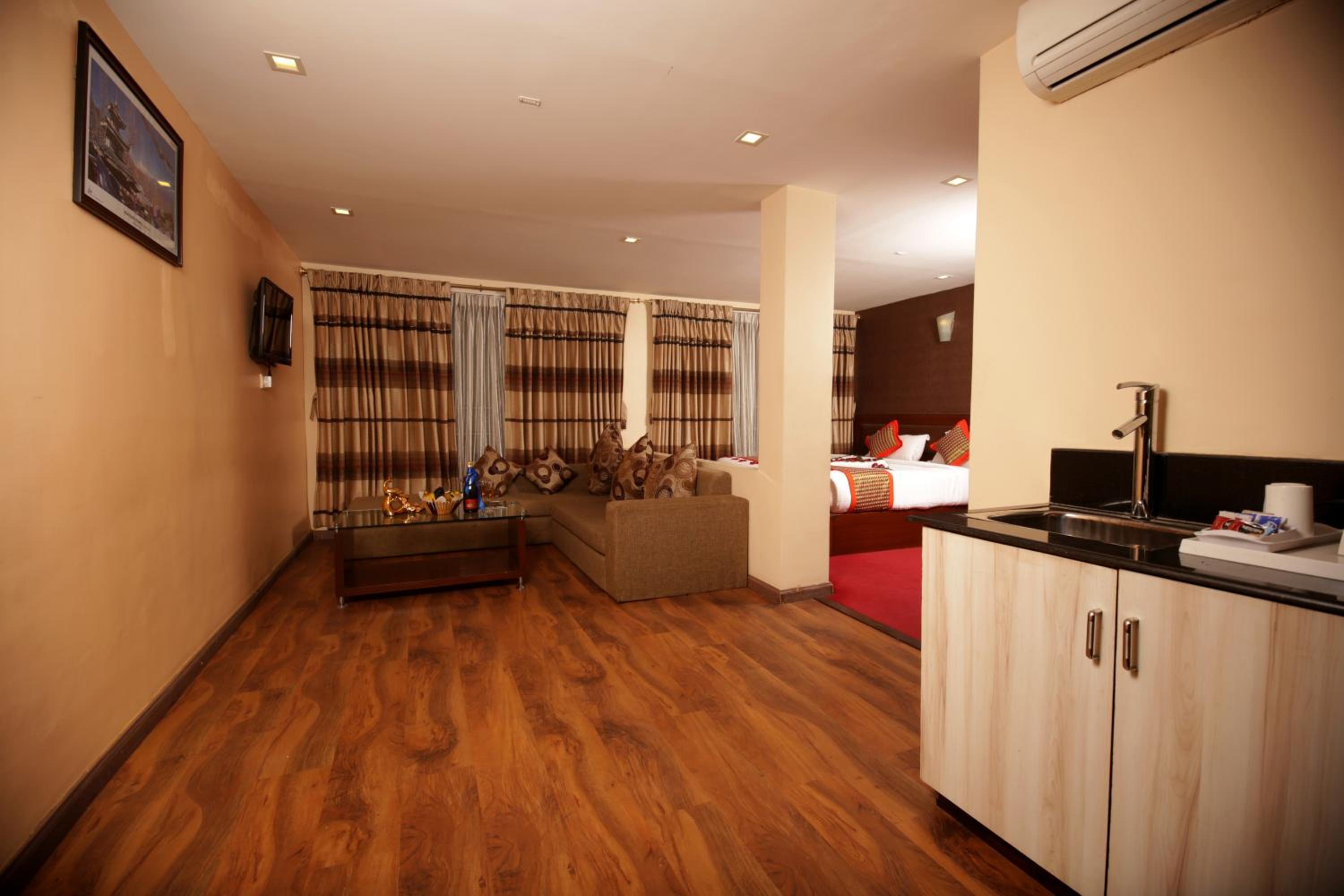 Yellow Pagoda Hotel