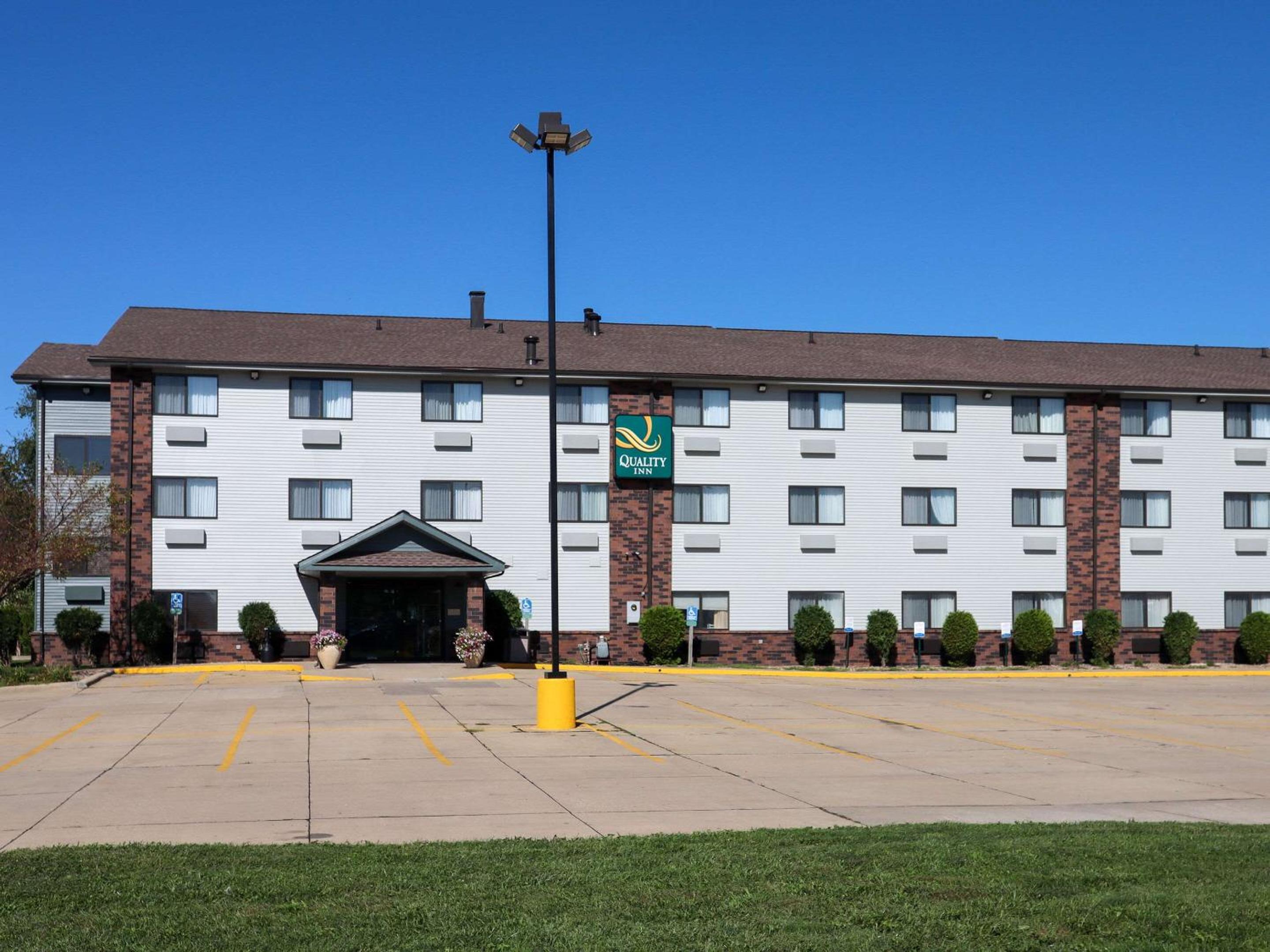 Bloomington Vacations - Quality Inn  Suites Bloomington I-55 and I-74 - Property Image 14