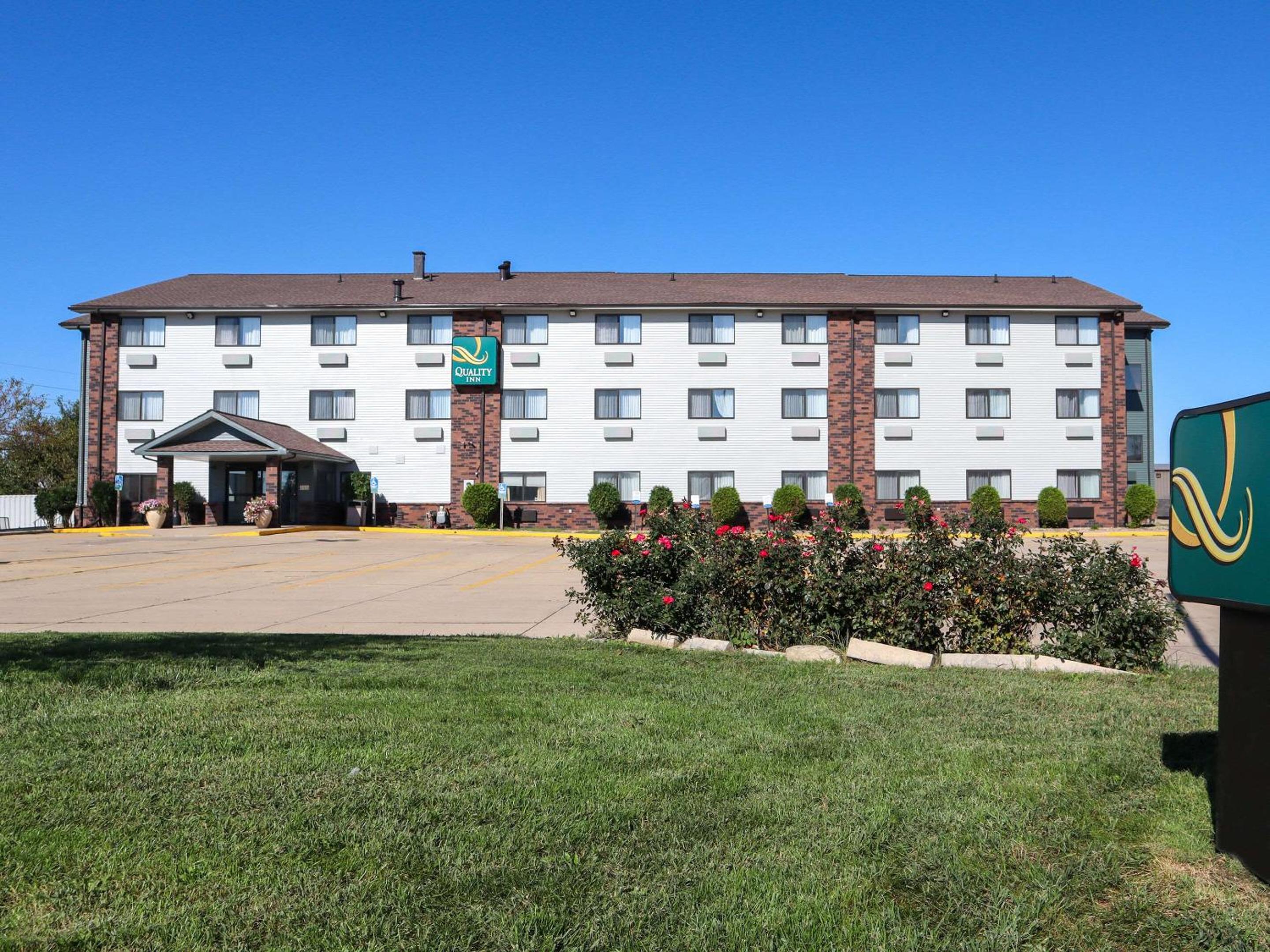 Bloomington Vacations - Quality Inn  Suites Bloomington I-55 and I-74 - Property Image 25