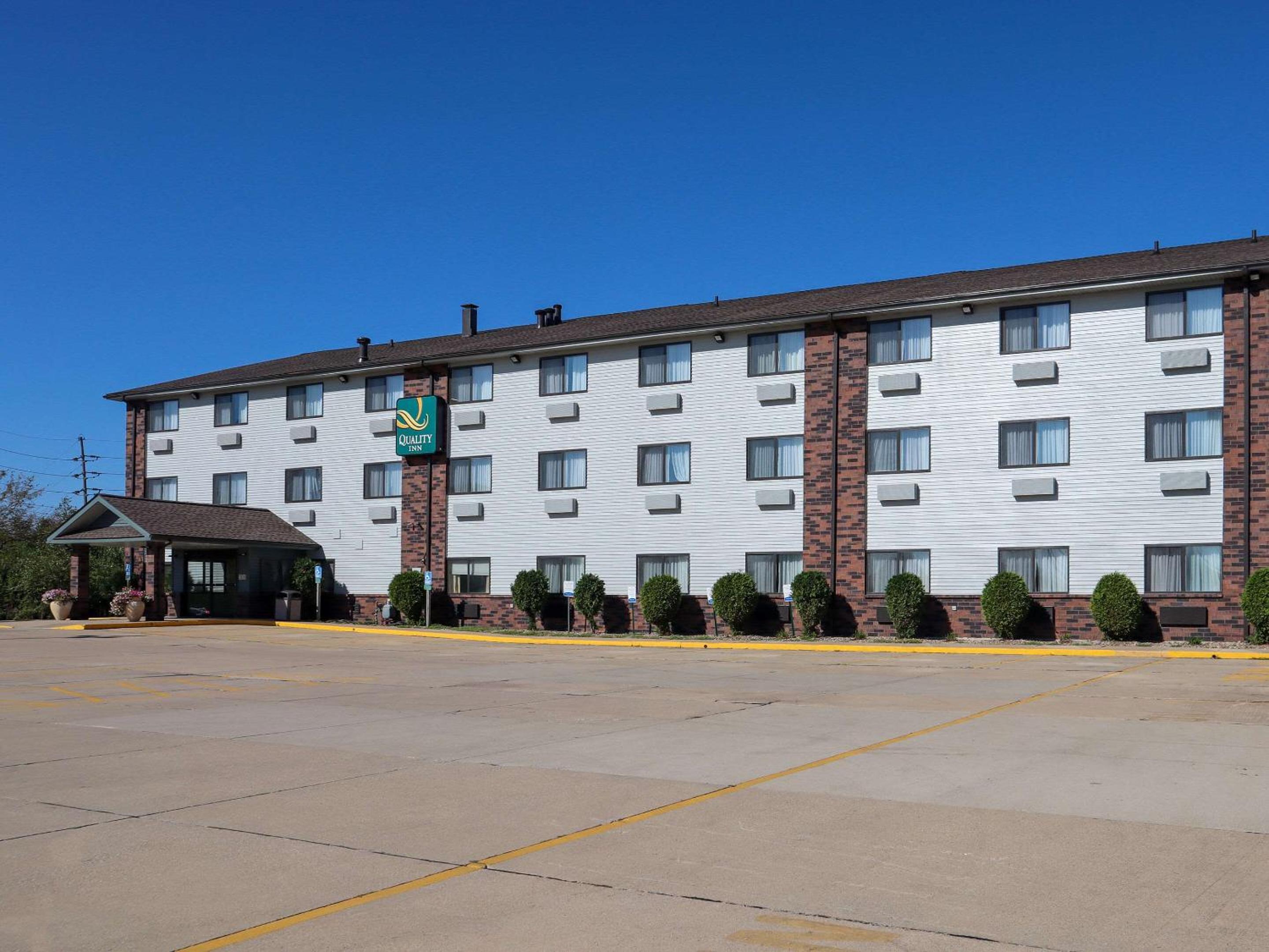 Bloomington Vacations - Quality Inn  Suites Bloomington I-55 and I-74 - Property Image 24