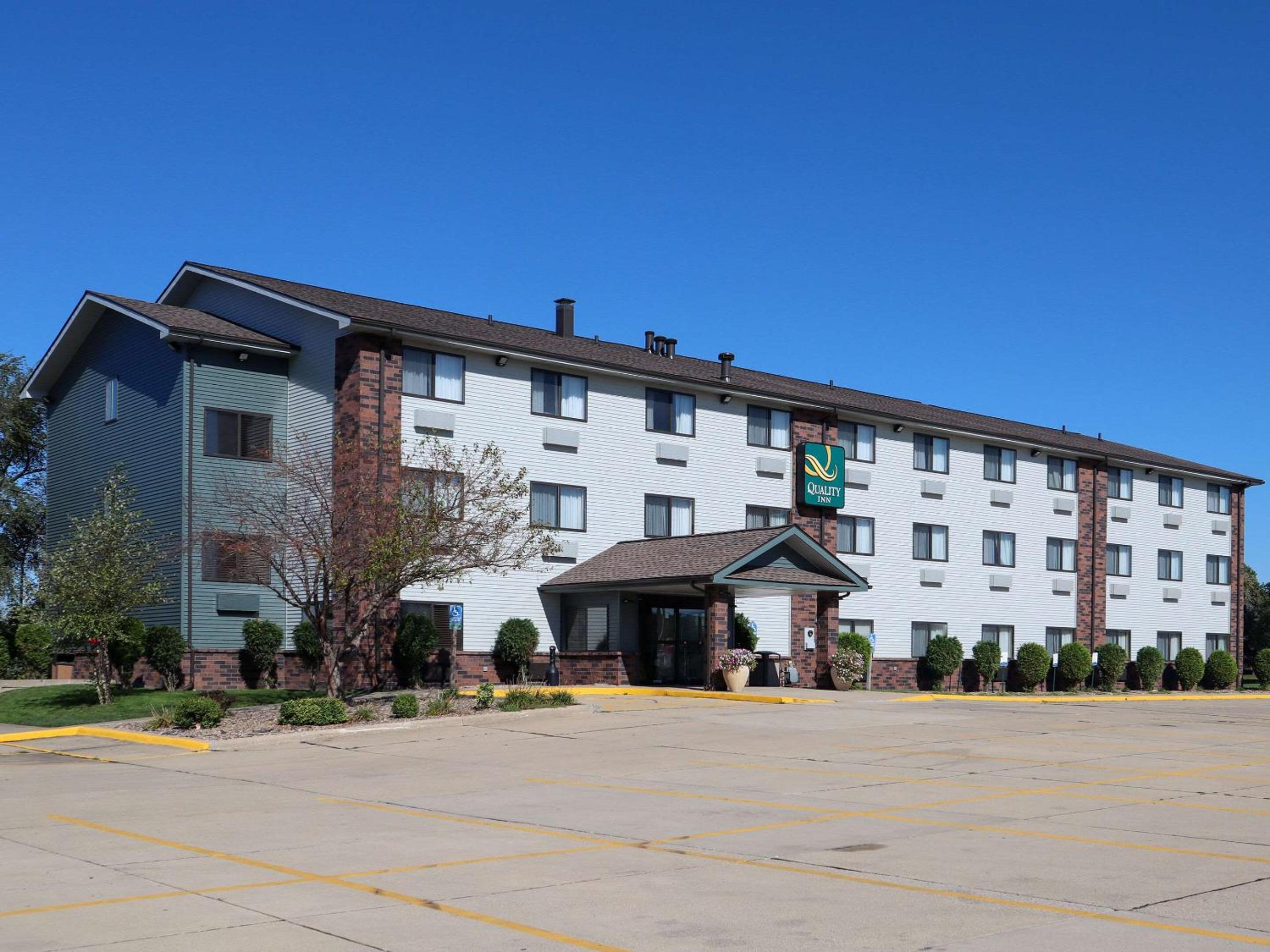 Bloomington Vacations - Quality Inn  Suites Bloomington I-55 and I-74 - Property Image 23