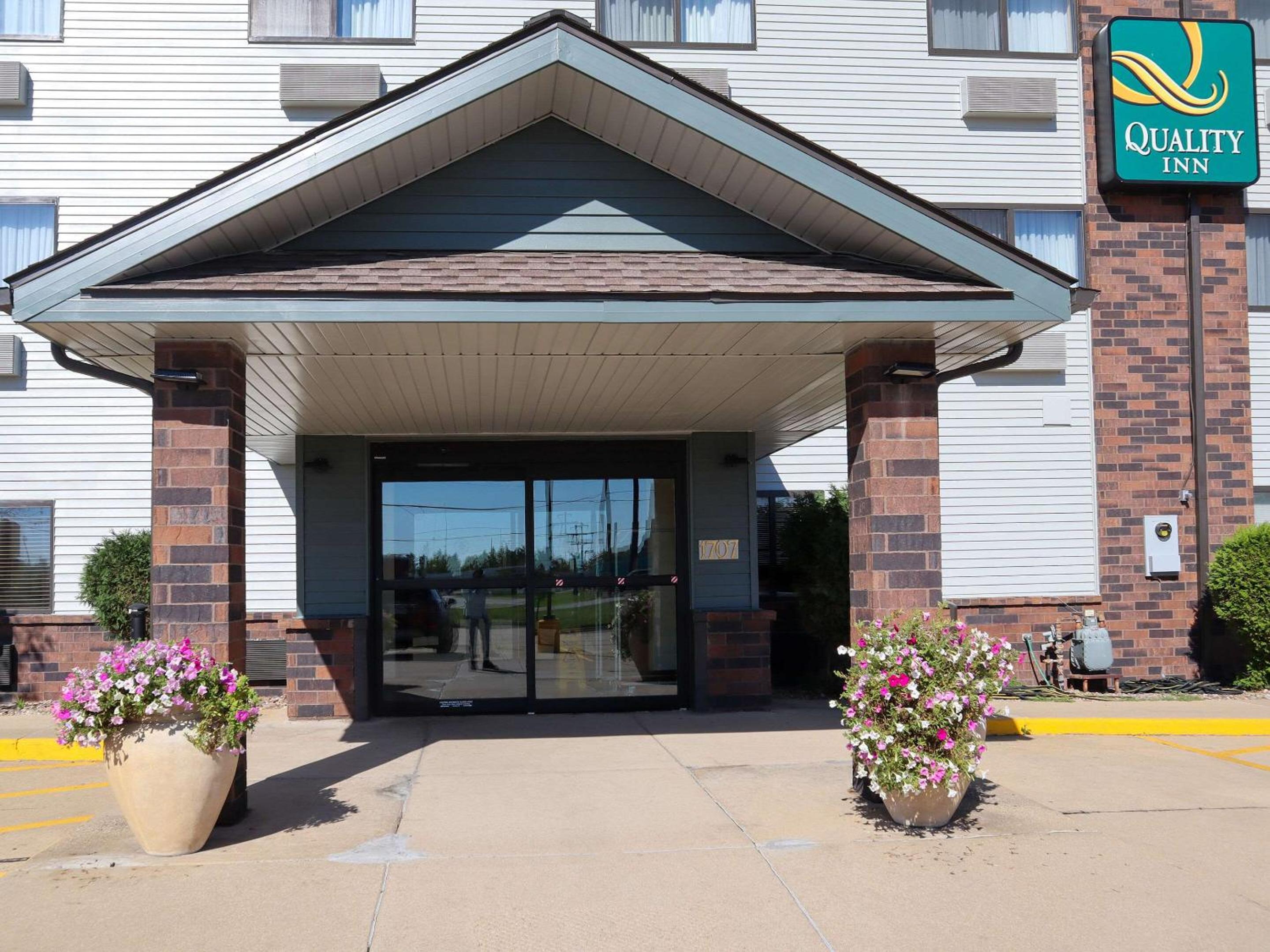 Bloomington Vacations - Quality Inn  Suites Bloomington I-55 and I-74 - Property Image 22