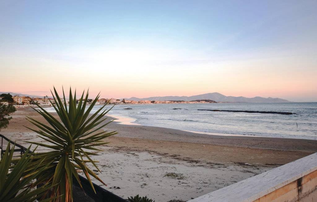 Comfortable and spacious villa - Baia Domizia