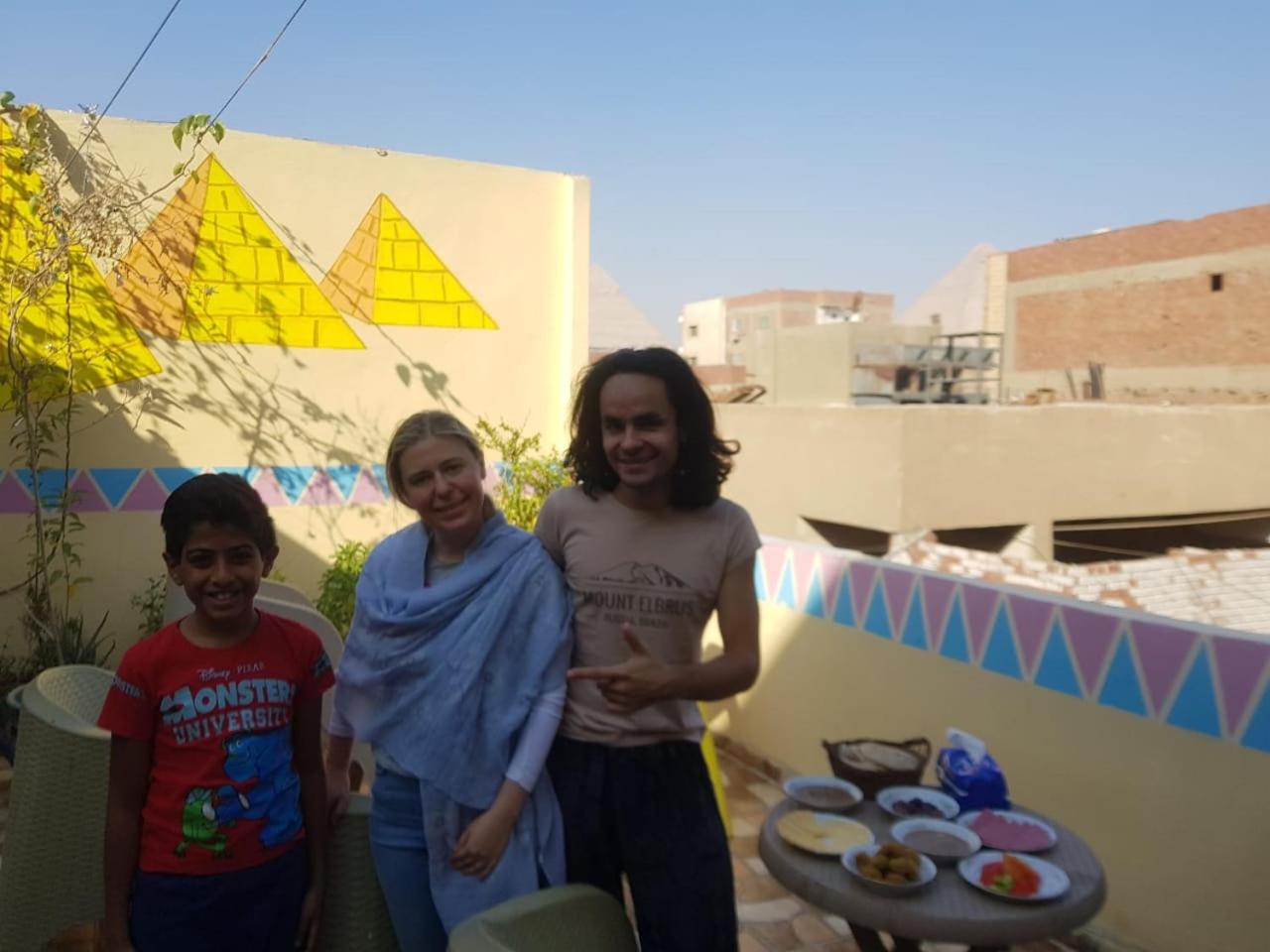Jana Pyramids view inn