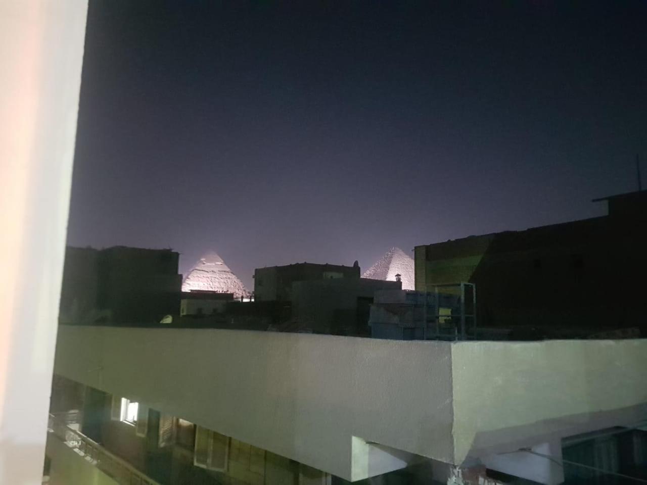 Jana Pyramids view inn