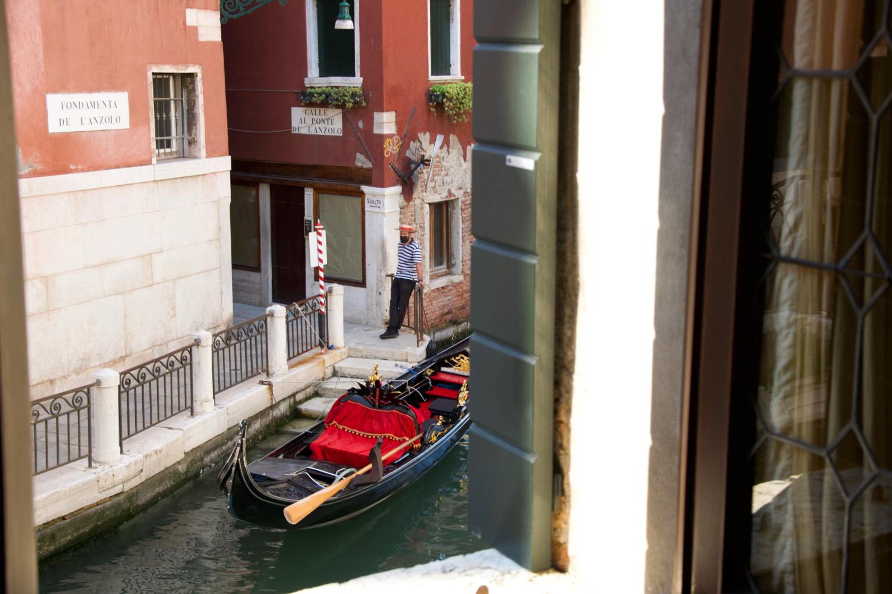 Anzolo Palace - Rooms & Apartments
