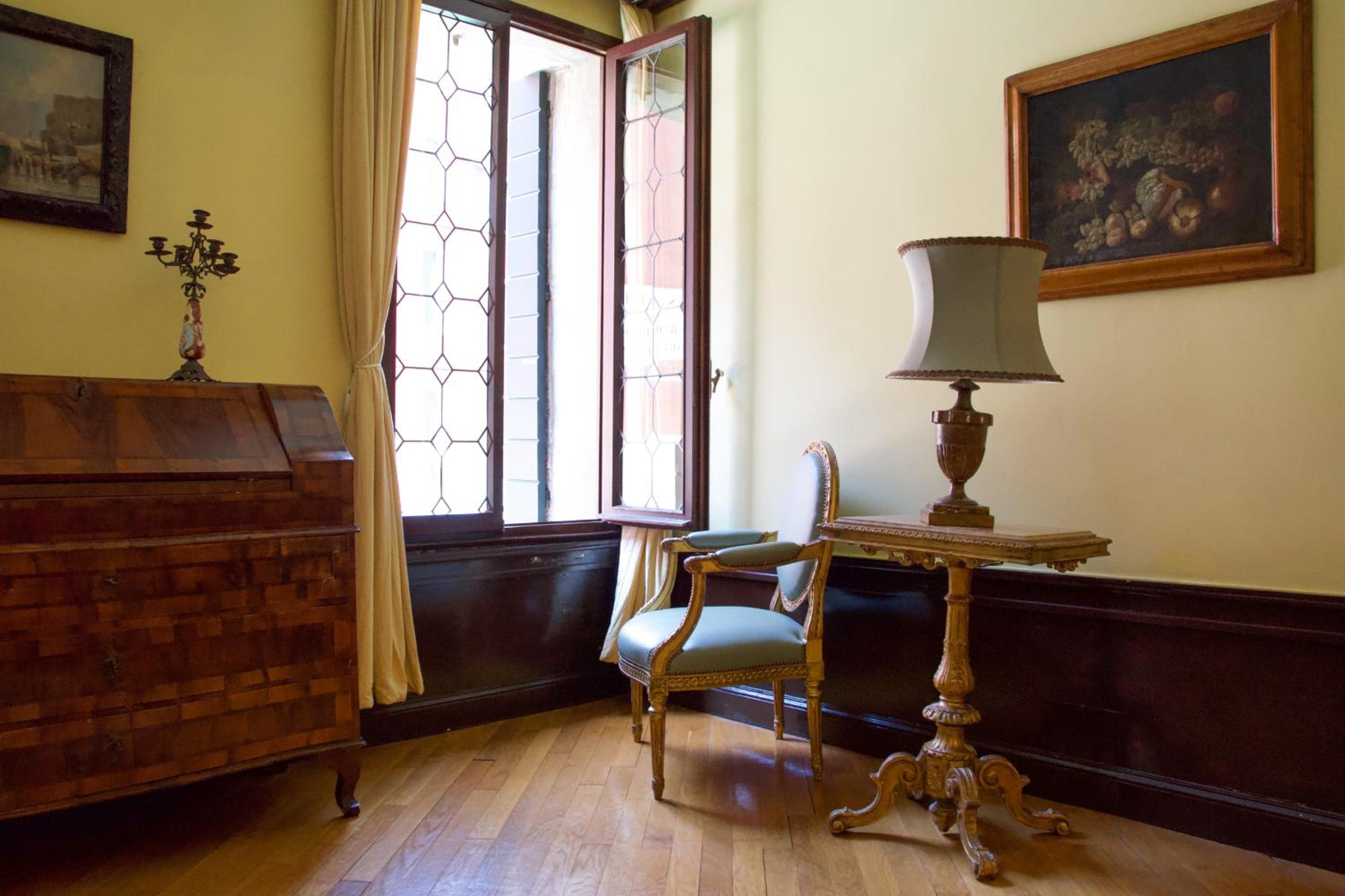 Anzolo Palace - Rooms & Apartments