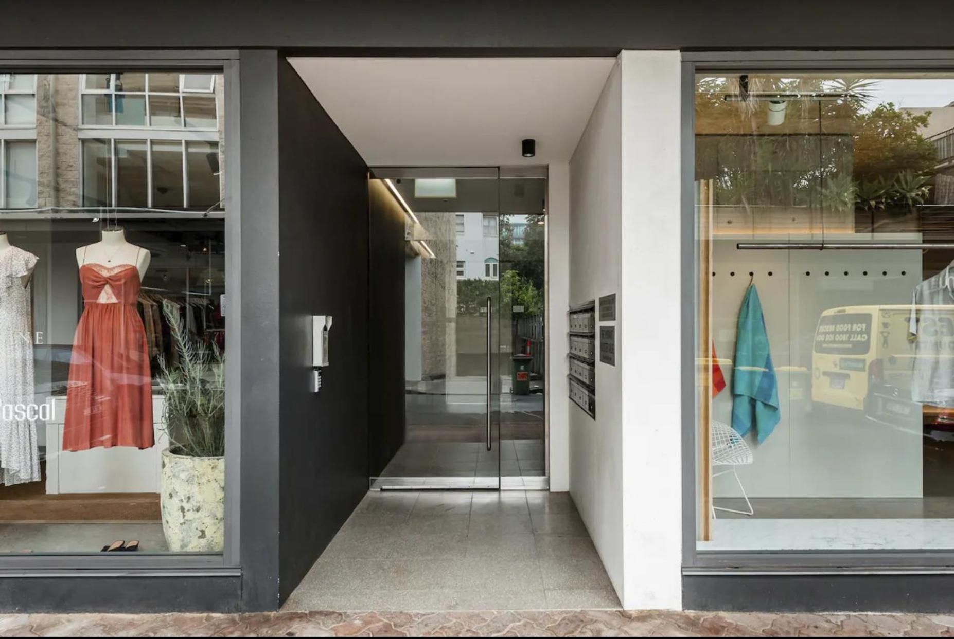 Stylish 1BR Apartment with Skylight near Bondi Beach