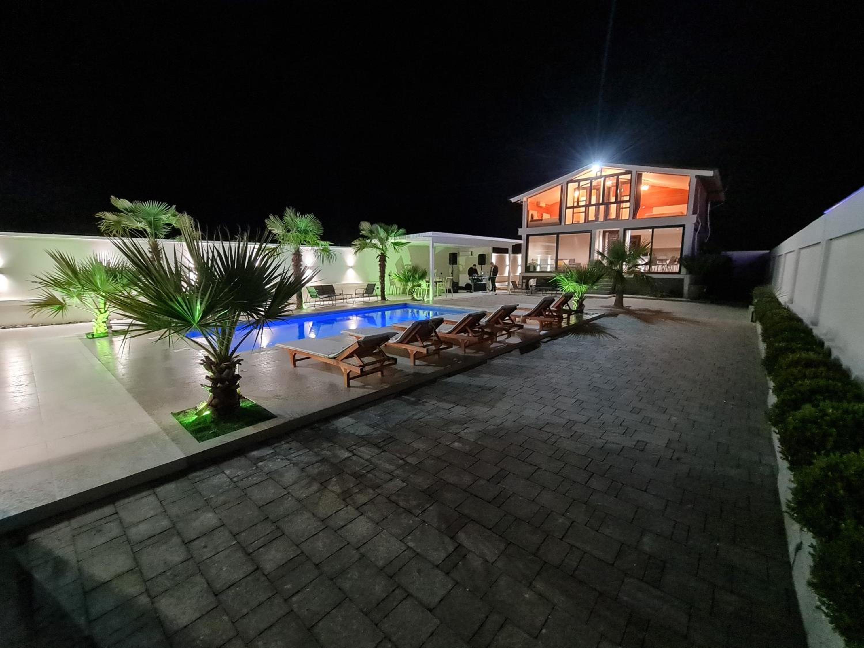 Isea Wood Villa