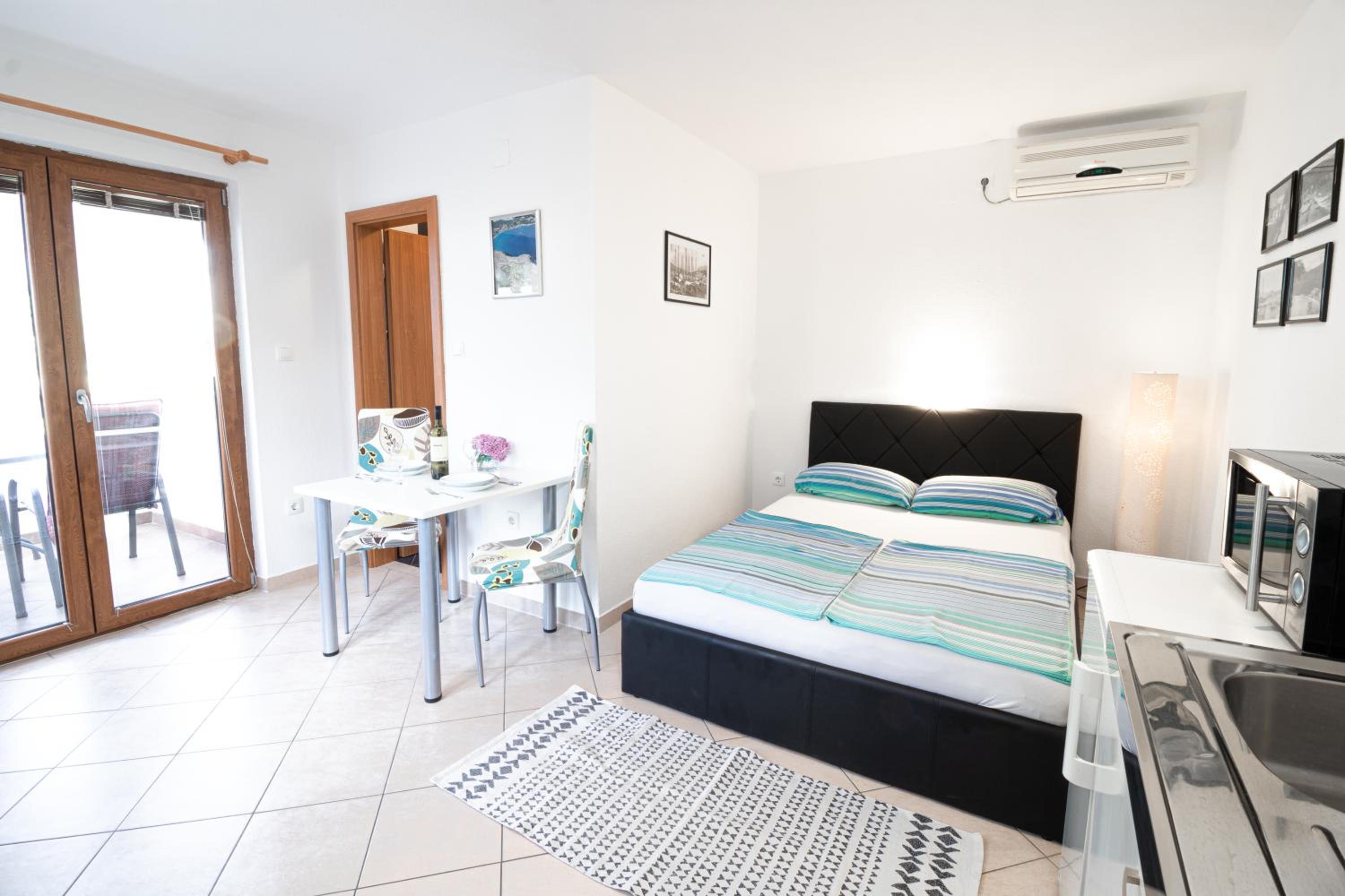 Apartments Dujmovic with Terrace view 5