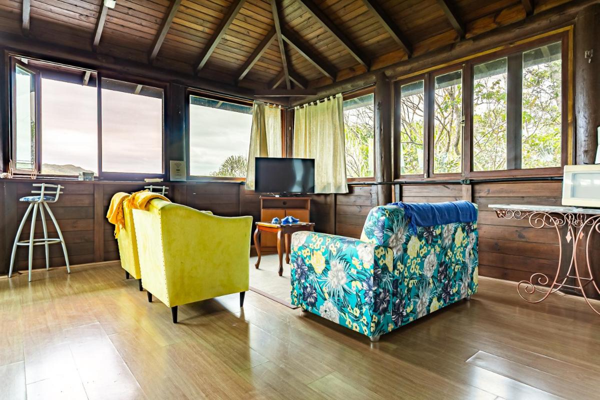Casa em condomínio em meio à natureza CLN006