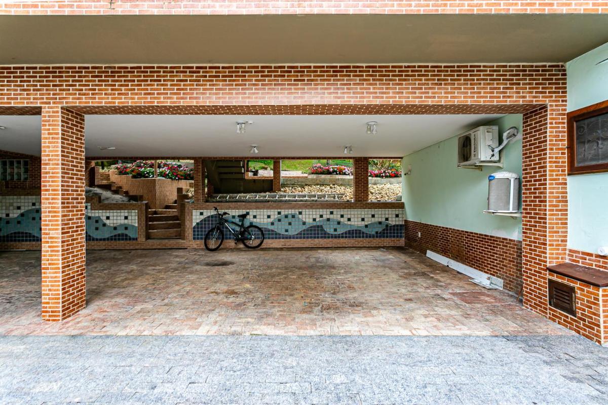 Casa em condomínio em meio à natureza CLN006
