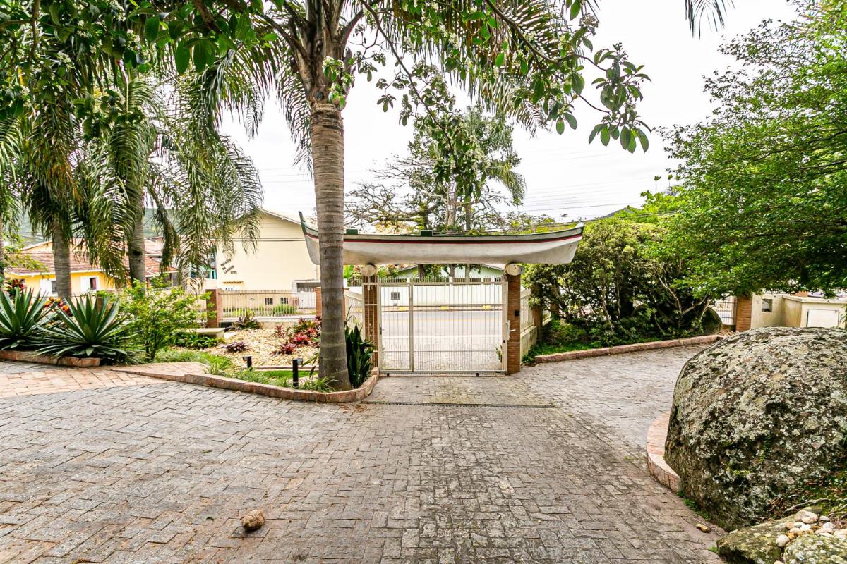 Casa em condomínio em meio à natureza CLN006