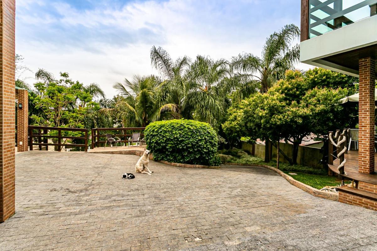 Casa em condomínio em meio à natureza CLN006