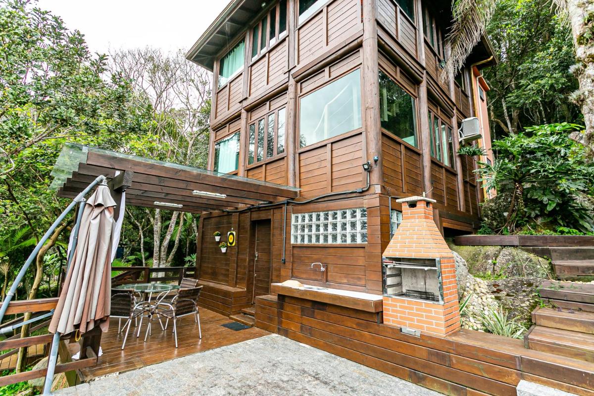 Casa em condomínio em meio à natureza CLN006