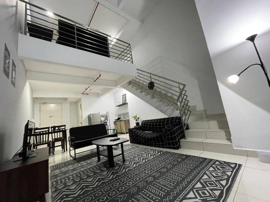 Minimalist Loft5 DeCentrum WifiNetflix photo 1
