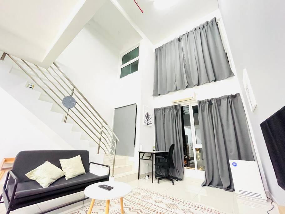 Minimalist Loft5 DeCentrum WifiNetflix photo 7