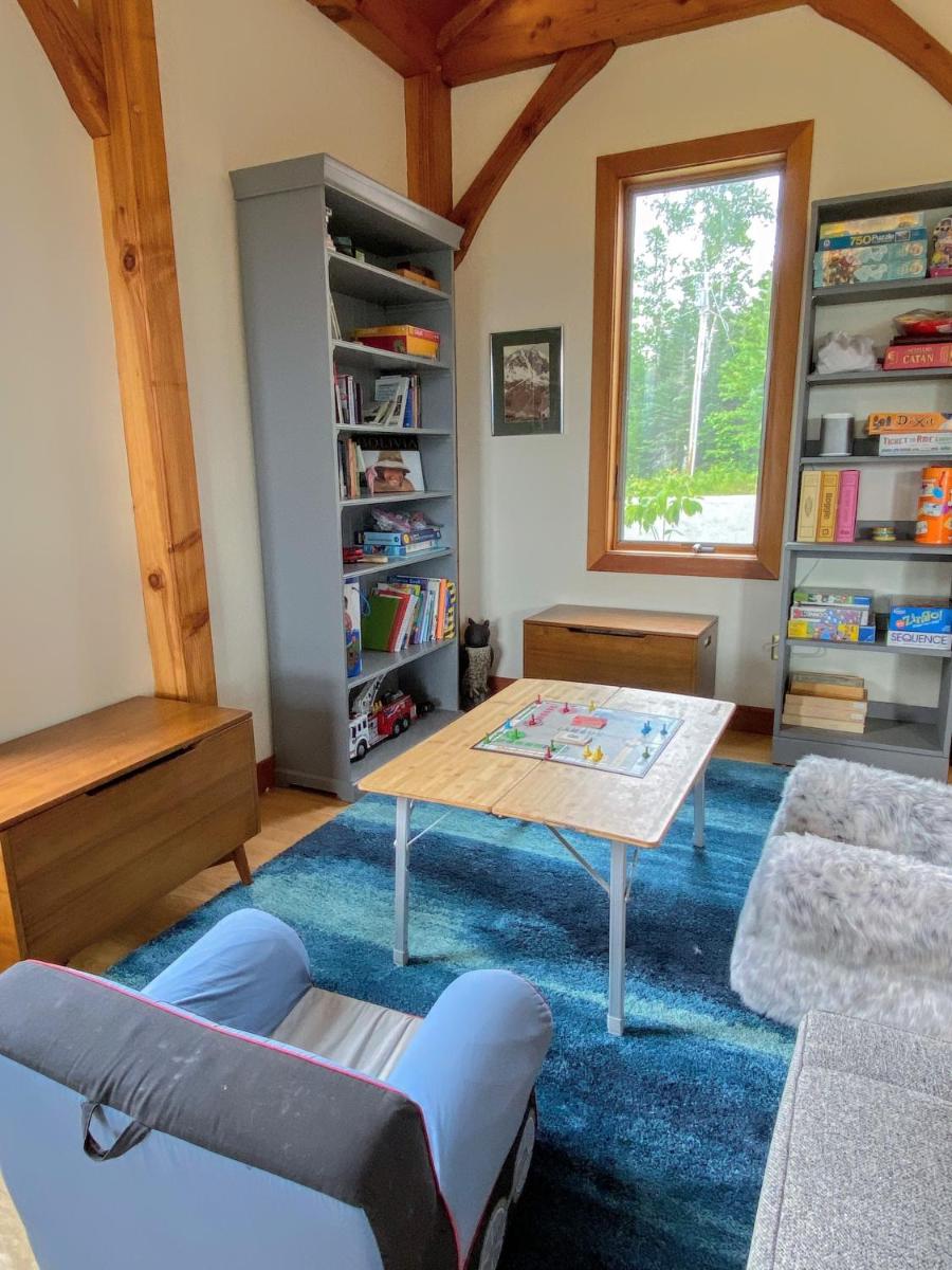 NEW Stunning home with breathtaking views, outdoor cedar sauna, great location view 5