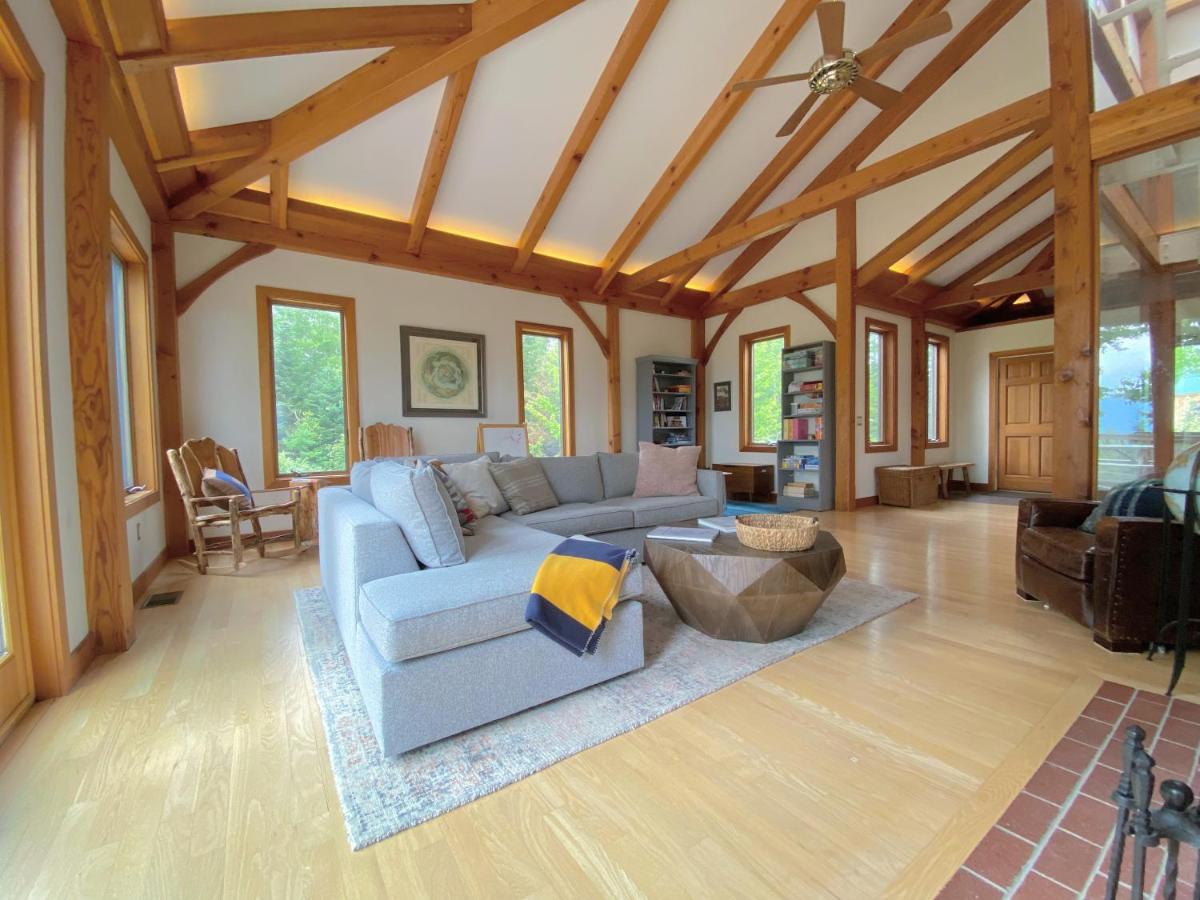 NEW Stunning home with breathtaking views, outdoor cedar sauna, great location view 4