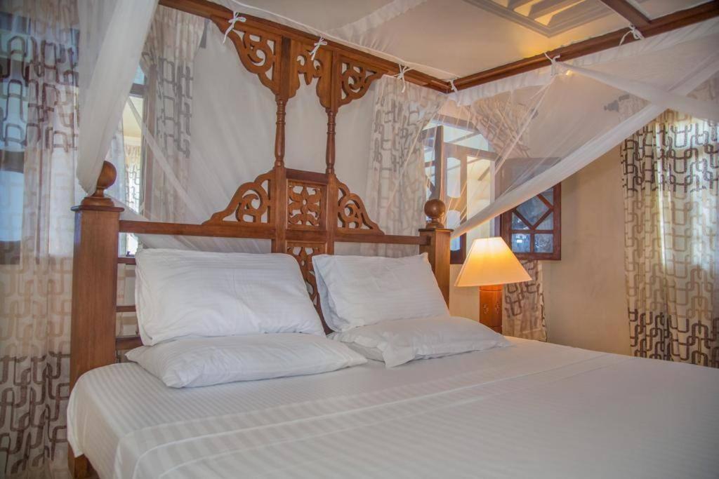 MANDA ISLAND Private Villa view 4