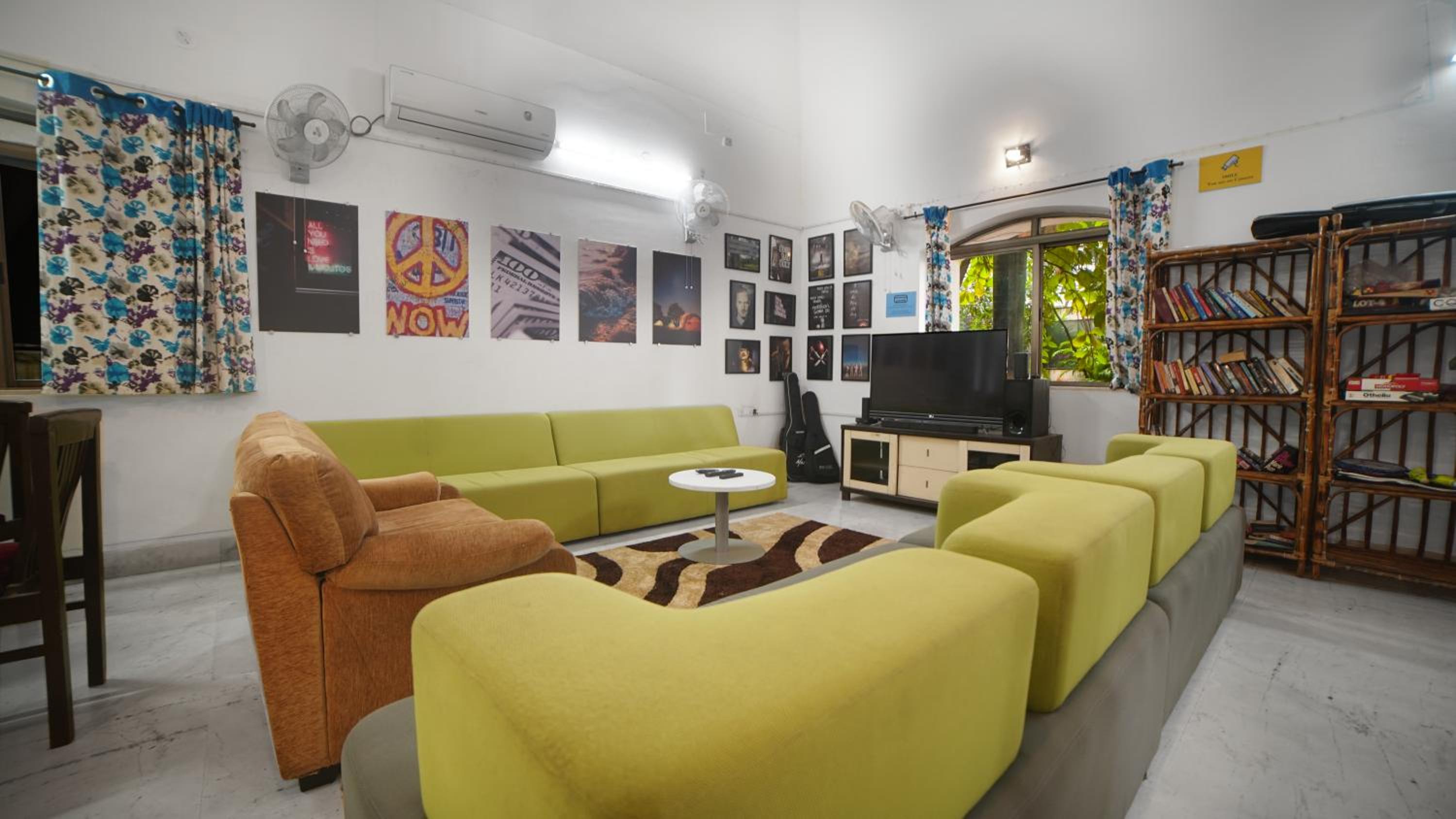 Hostel Lifespace- Tailor made for working professionals- Luxurious Twin Bungalow with CoWork- only 3 and 4 share Rooms view 5