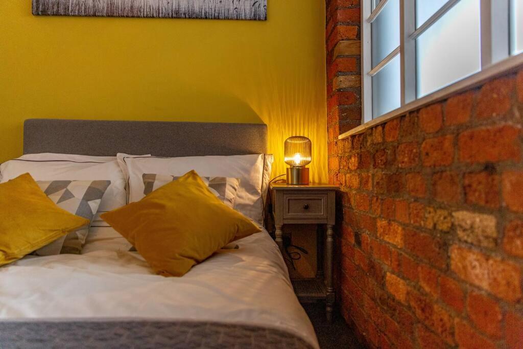 Lovely Central 1 Bed Apartment Sleeps 2 plus 1 view 3