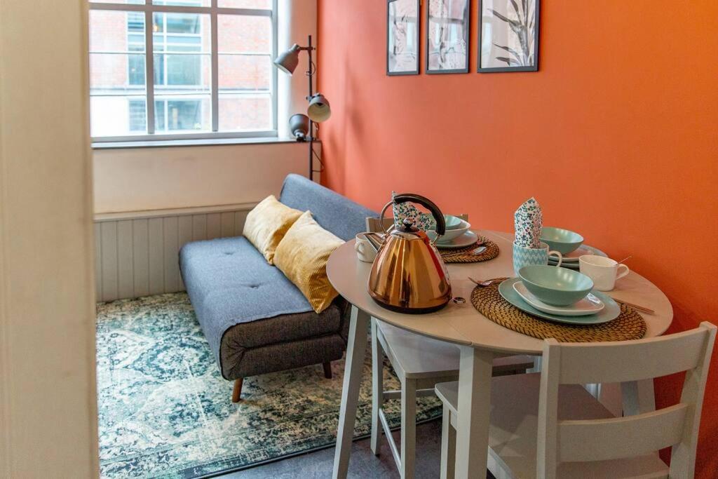 Lovely Central 1 Bed Apartment Sleeps 2 plus 1 view 2