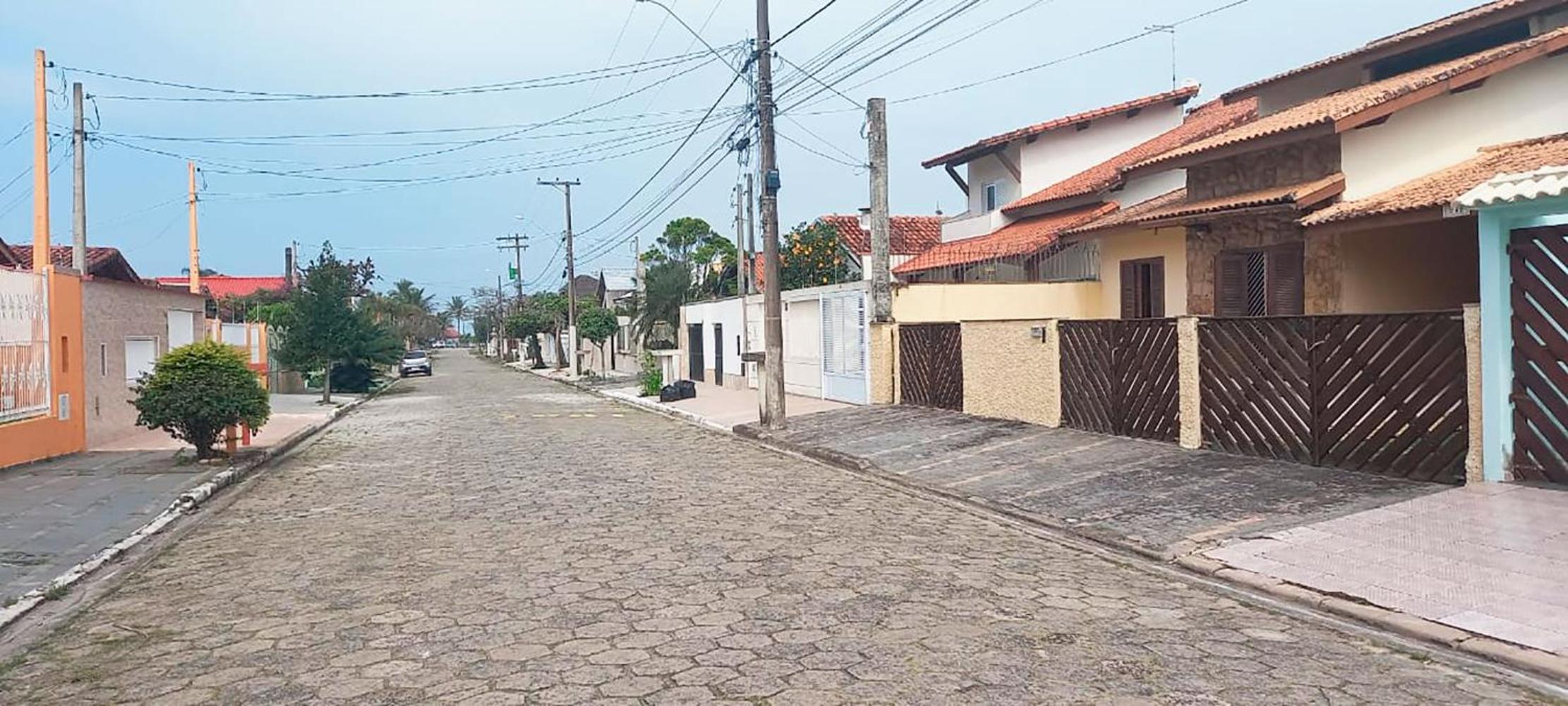 Incrivel casa a 280 m do mar em Peruibe SP