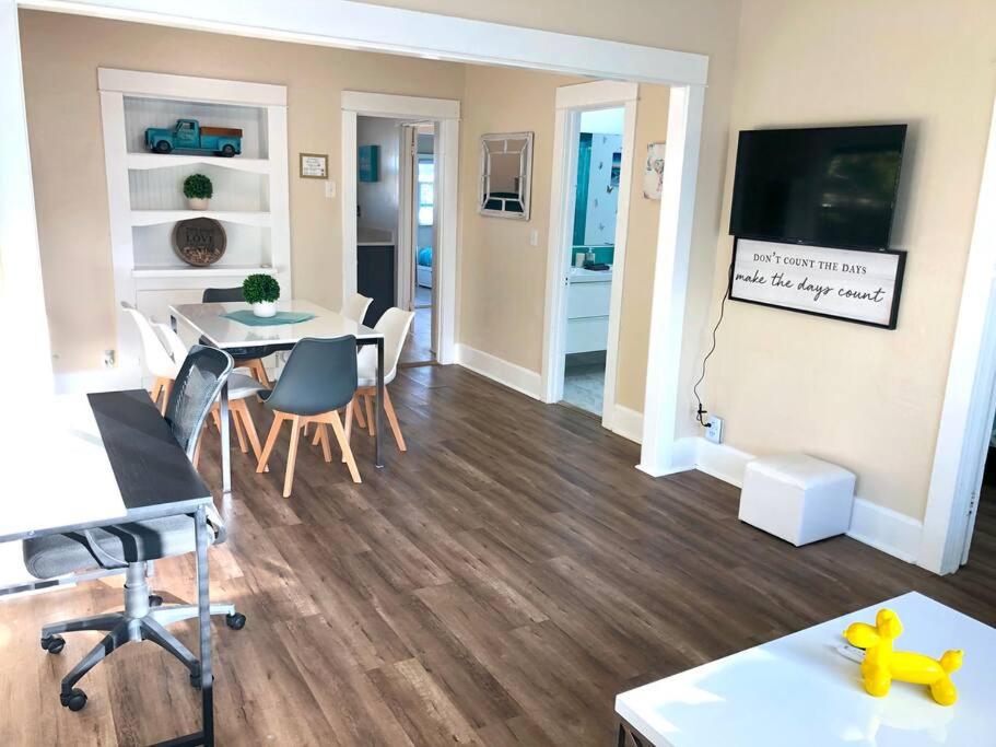 CasaViva Vista - Top-Floor 2BR with Private Porch, City Views & Sunset, Walk to Hillcrest, Near Zoo & Beaches, San Diego view 5
