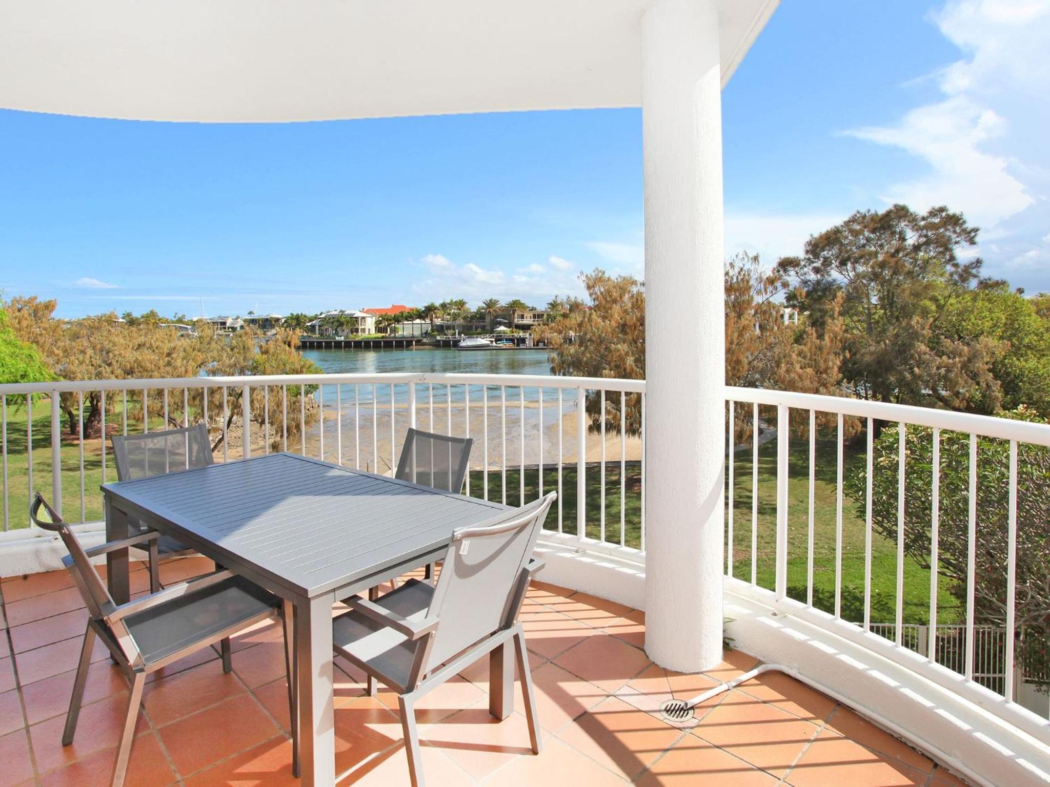 2 BD spacious apartment in Parkyn Parade with water views. view 2