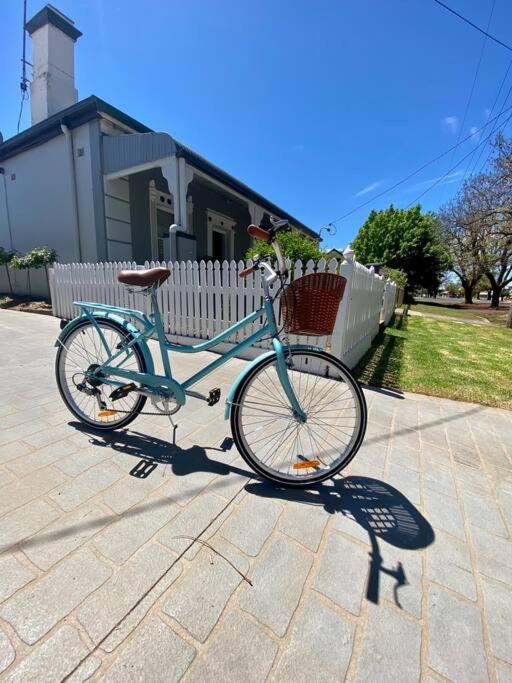 Macleay Cottage with plunge pool and local arts