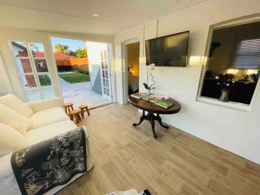 Macleay Cottage with plunge pool and local arts