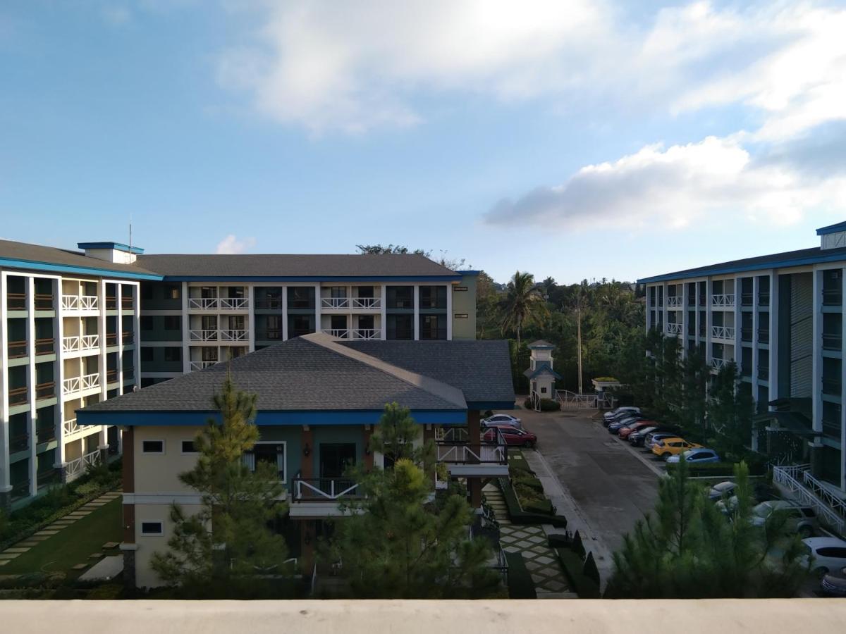 Pine Suites Tagaytay 2BR Penthouse with Netflix and FREE parking view 5